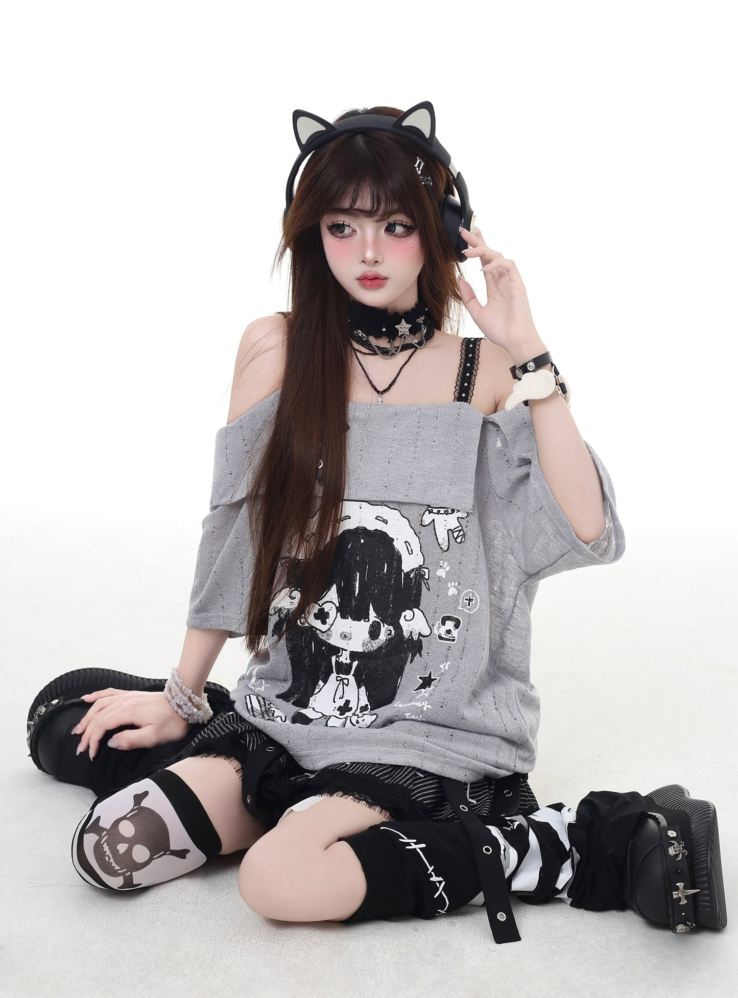 アニメガール×肩見せデザイン♡ふんわりオフショルTシャツ