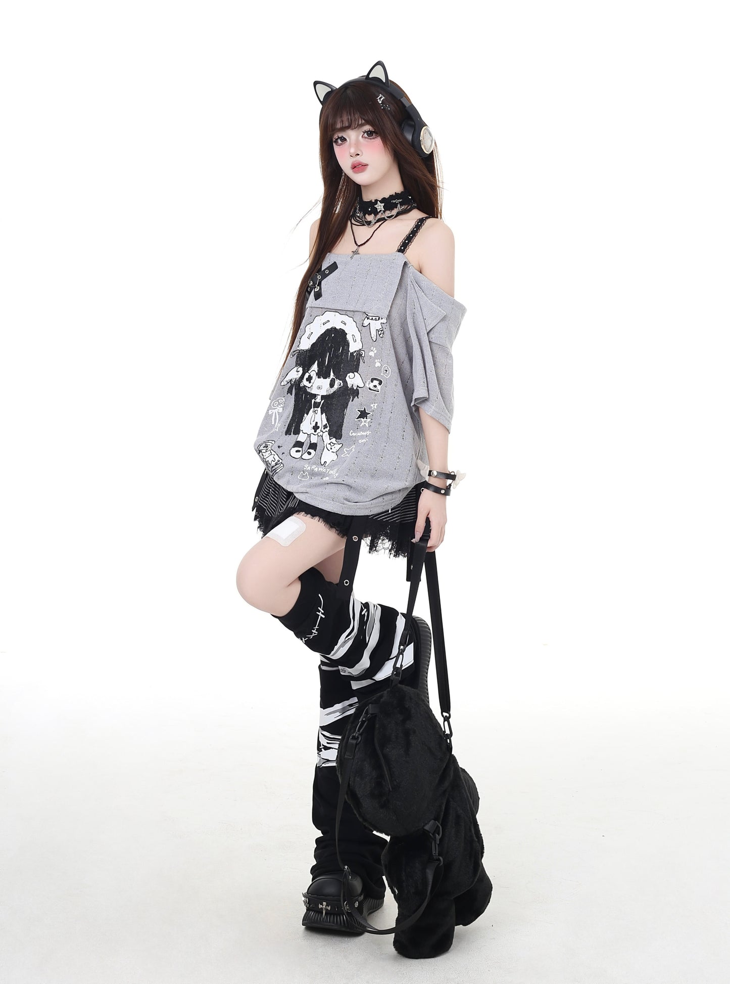 アニメガール×肩見せデザイン♡ふんわりオフショルTシャツ