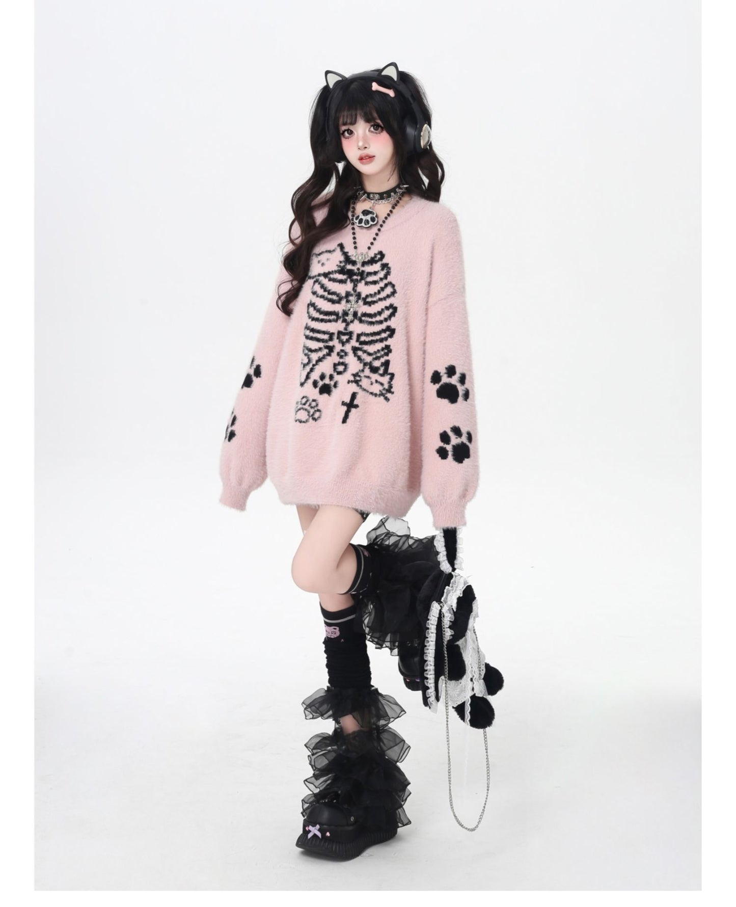 ふわふわネコモチーフ丸首ゆるニット 秋冬ガーリー