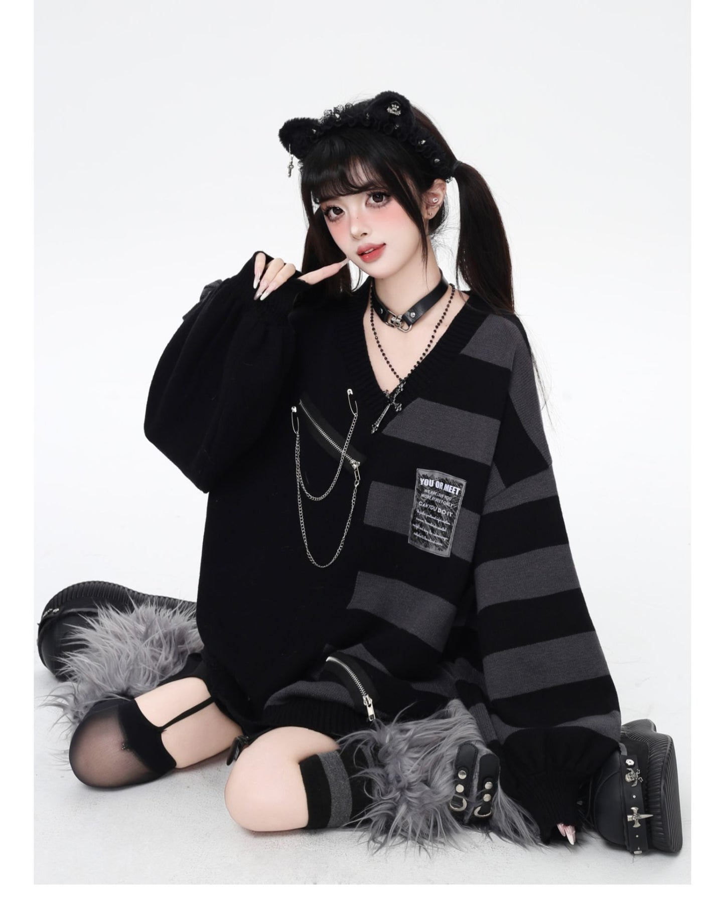 バイカラーストライプVネックニット