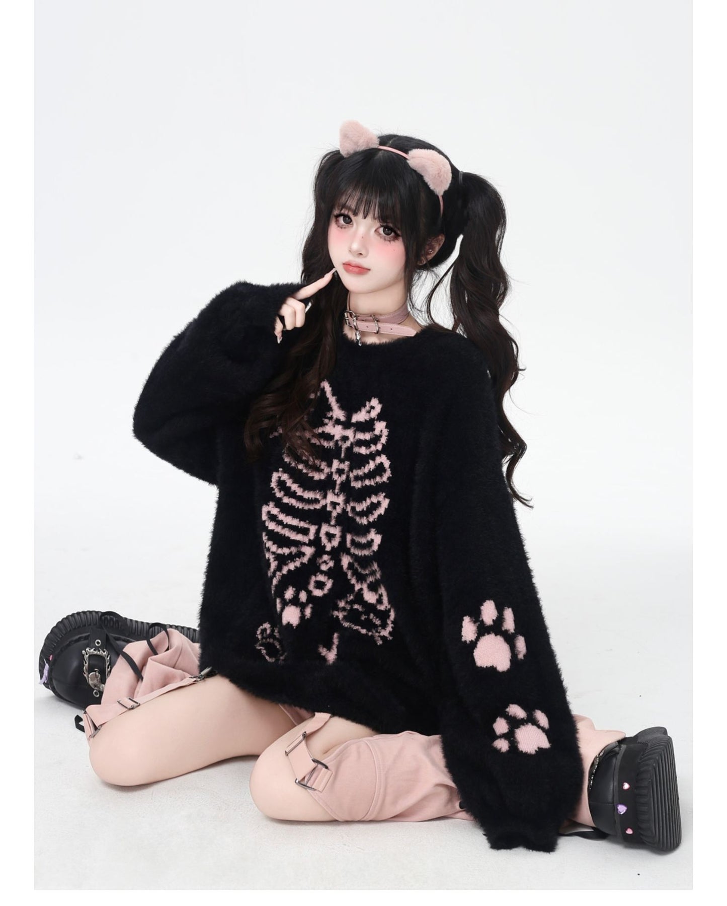ふわふわネコモチーフ丸首ゆるニット 秋冬ガーリー