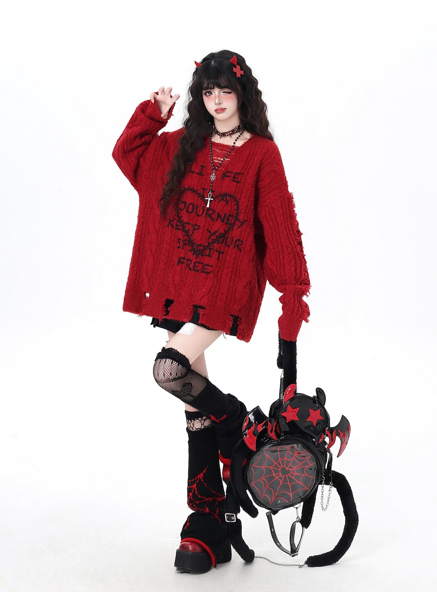 ヴィンテージハート×ダメージVネックゆるカジュアルニット