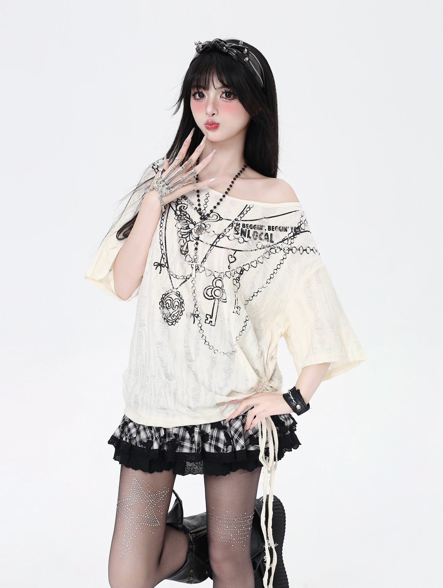 甘辛廃墟風破れ肩出しミドル丈ゆるTシャツ