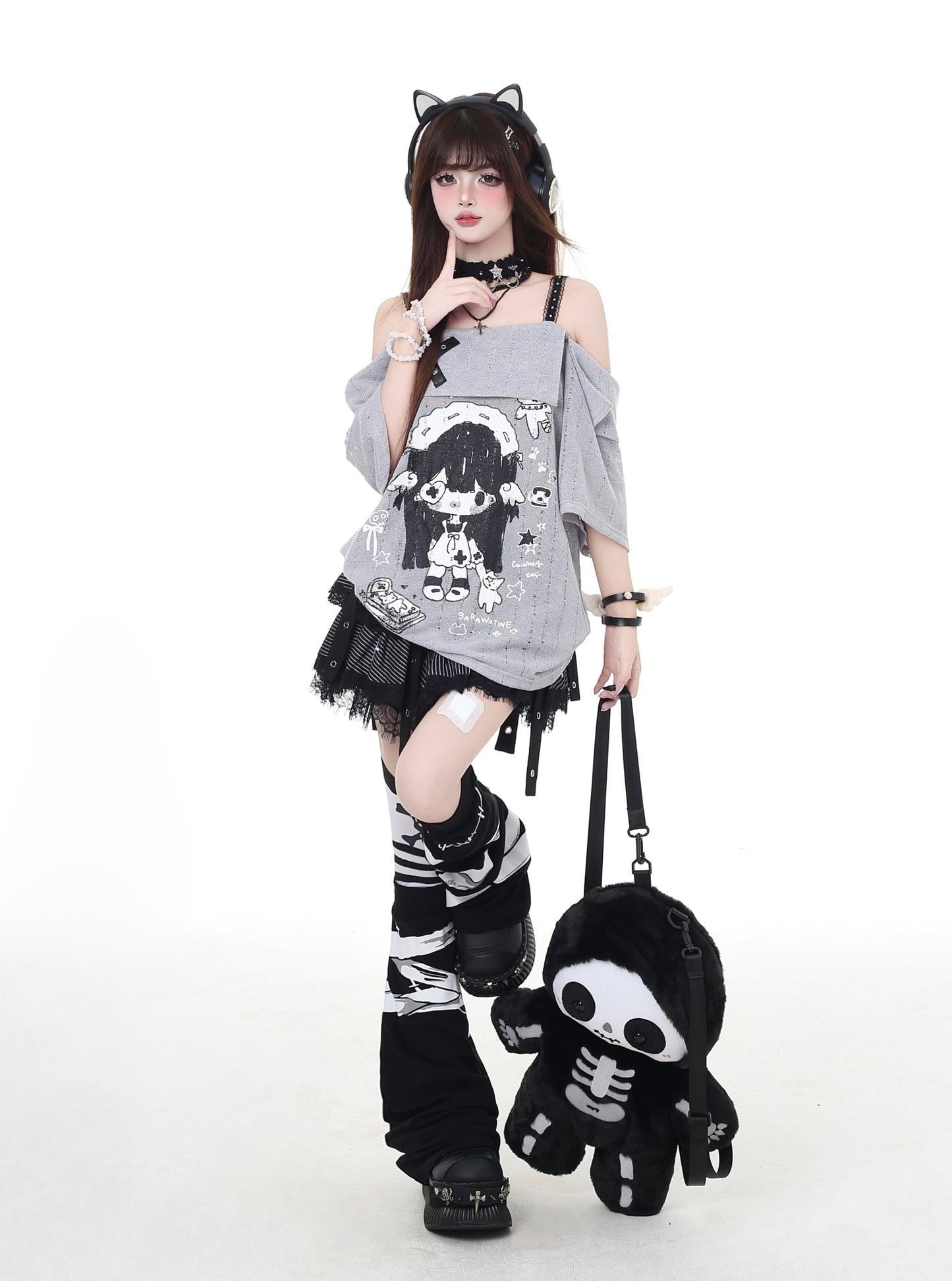 アニメガール×肩見せデザイン♡ふんわりオフショルTシャツ