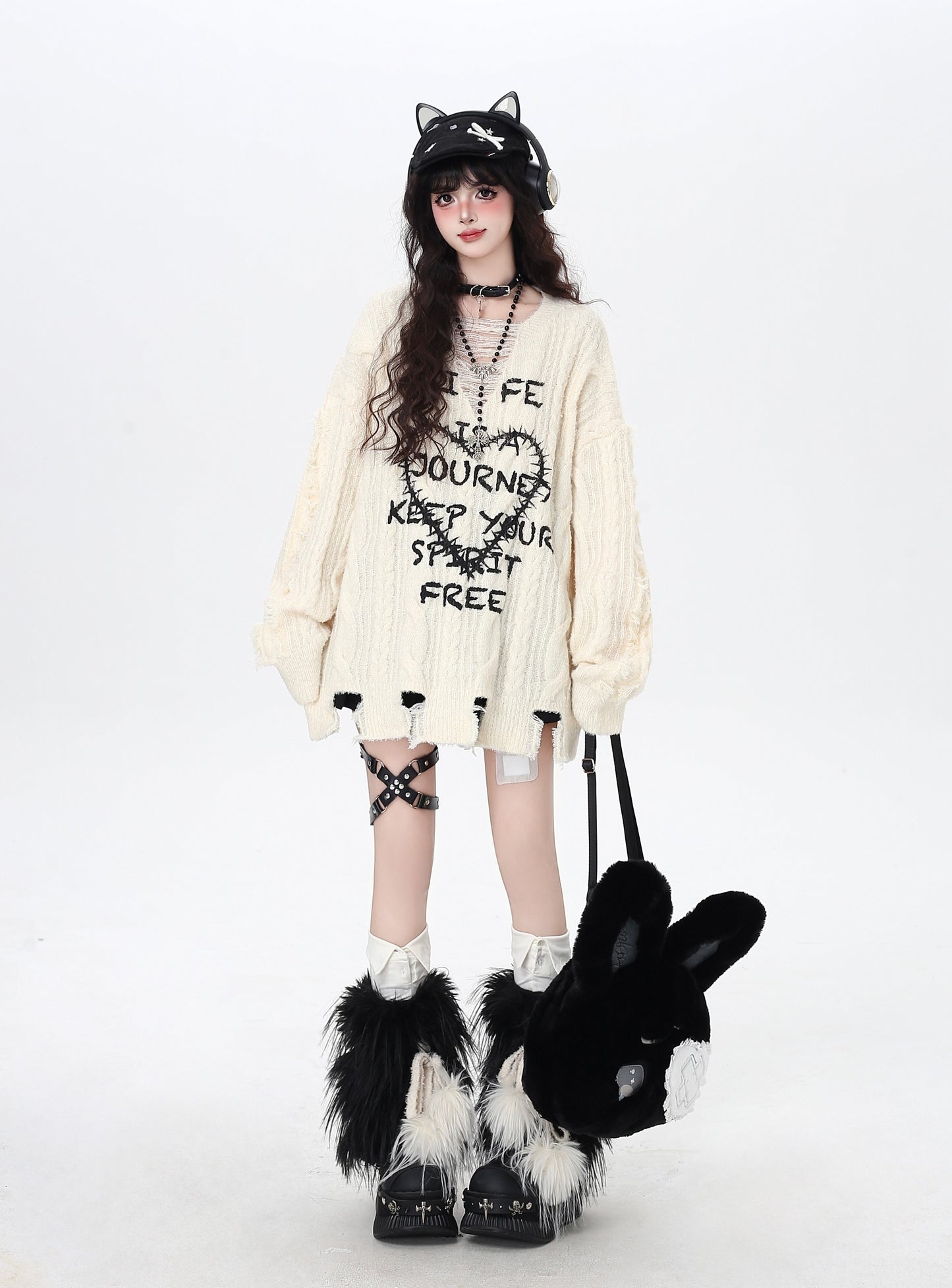 ヴィンテージハート×ダメージVネックゆるカジュアルニット