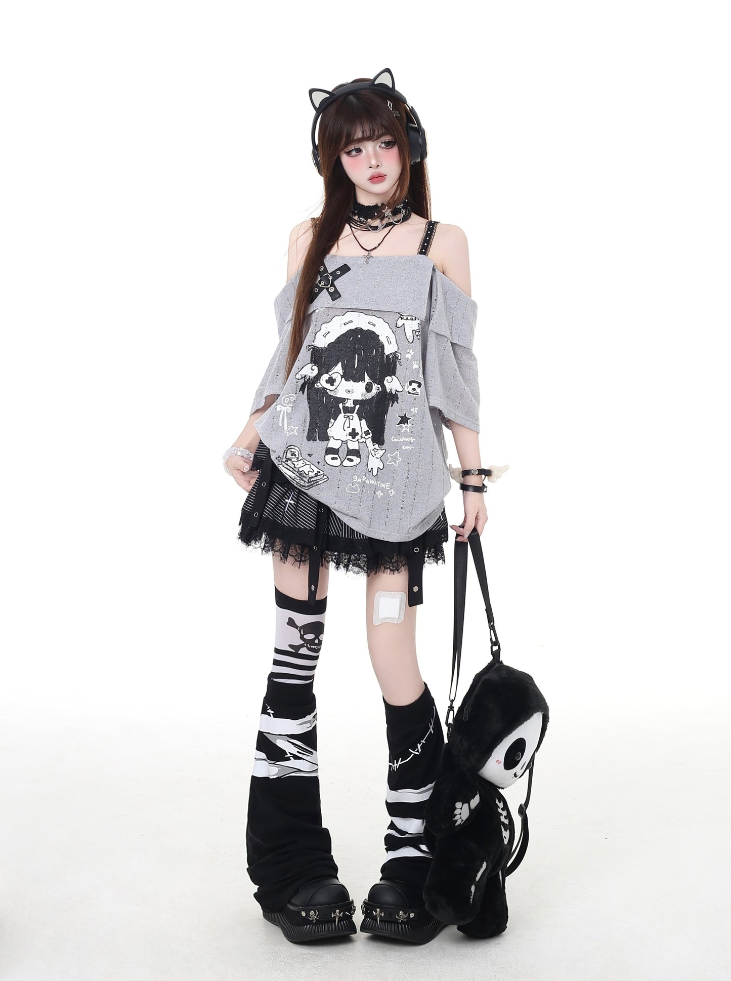 アニメガール×肩見せデザイン♡ふんわりオフショルTシャツ