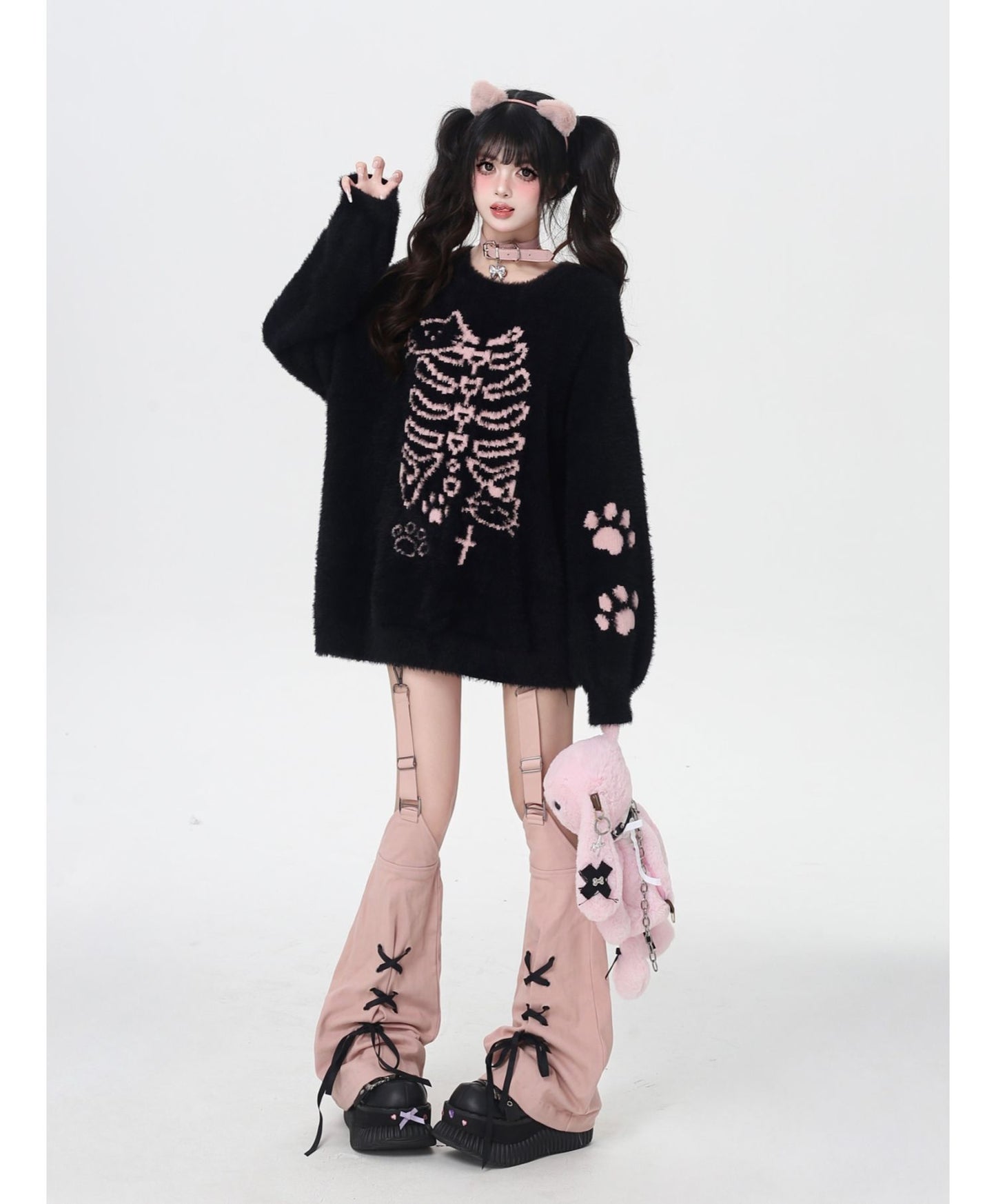 ふわふわネコモチーフ丸首ゆるニット 秋冬ガーリー