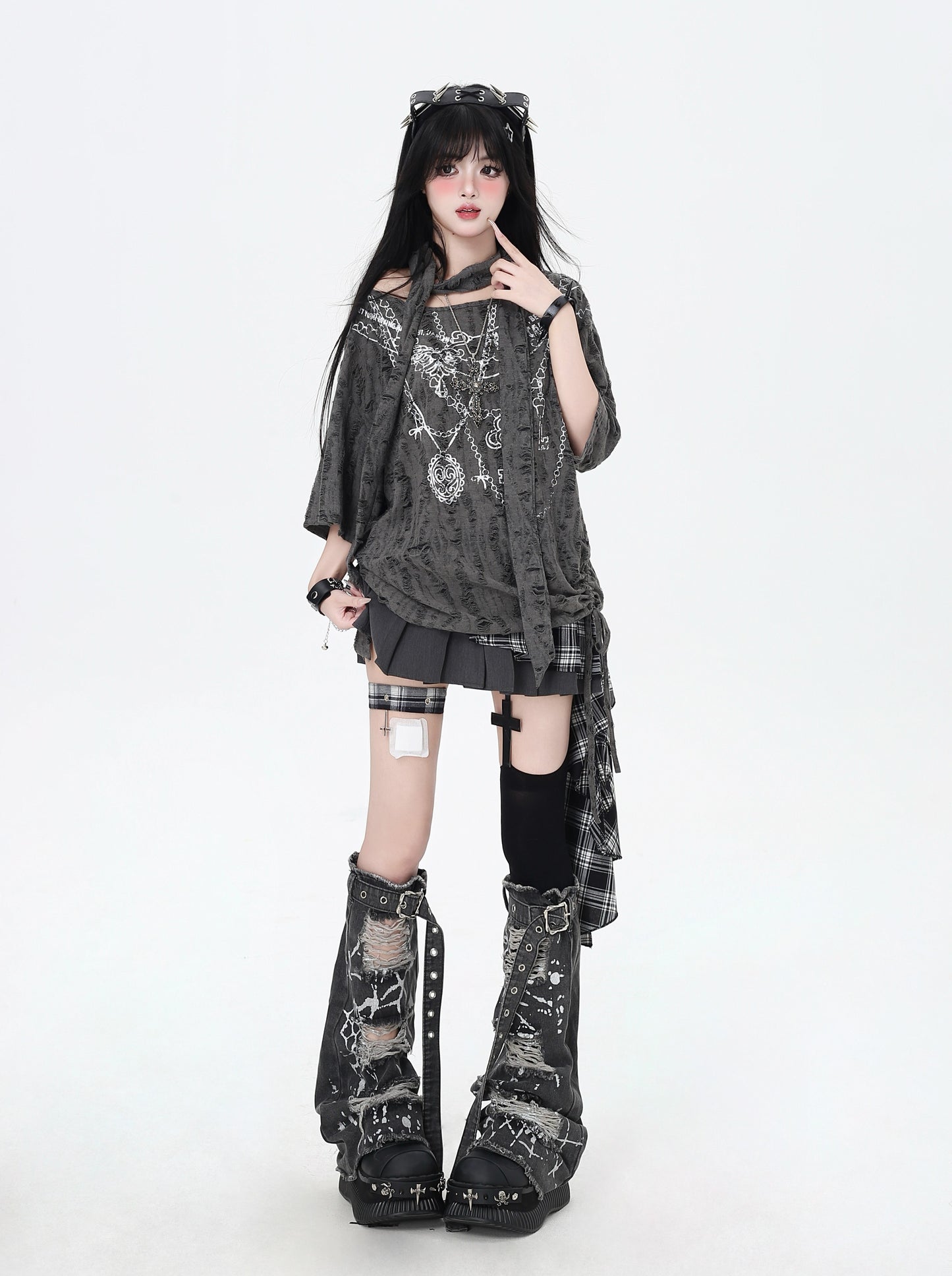 甘辛廃墟風破れ肩出しミドル丈ゆるTシャツ