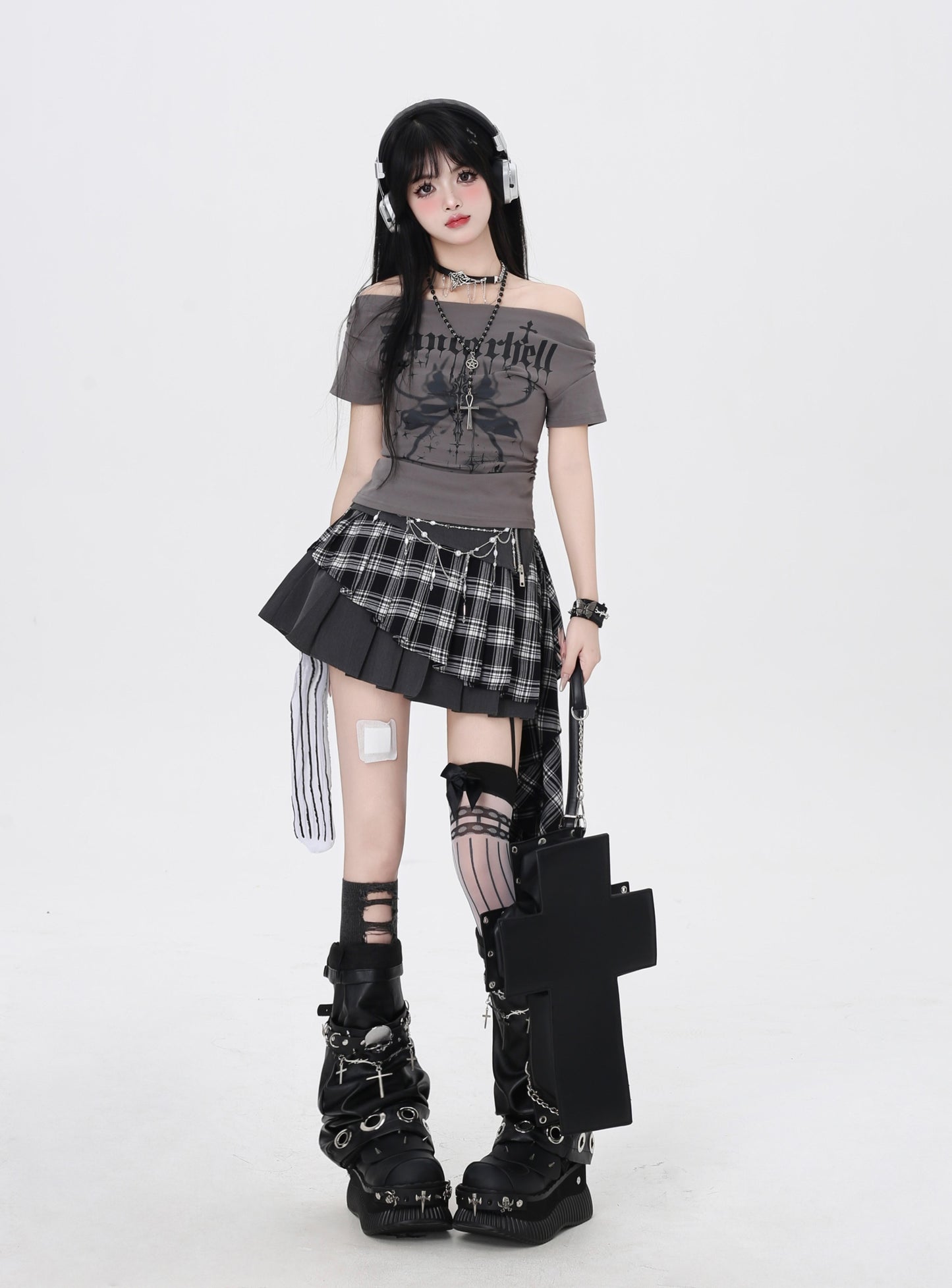 オフショル蝶プリントタイトTシャツ