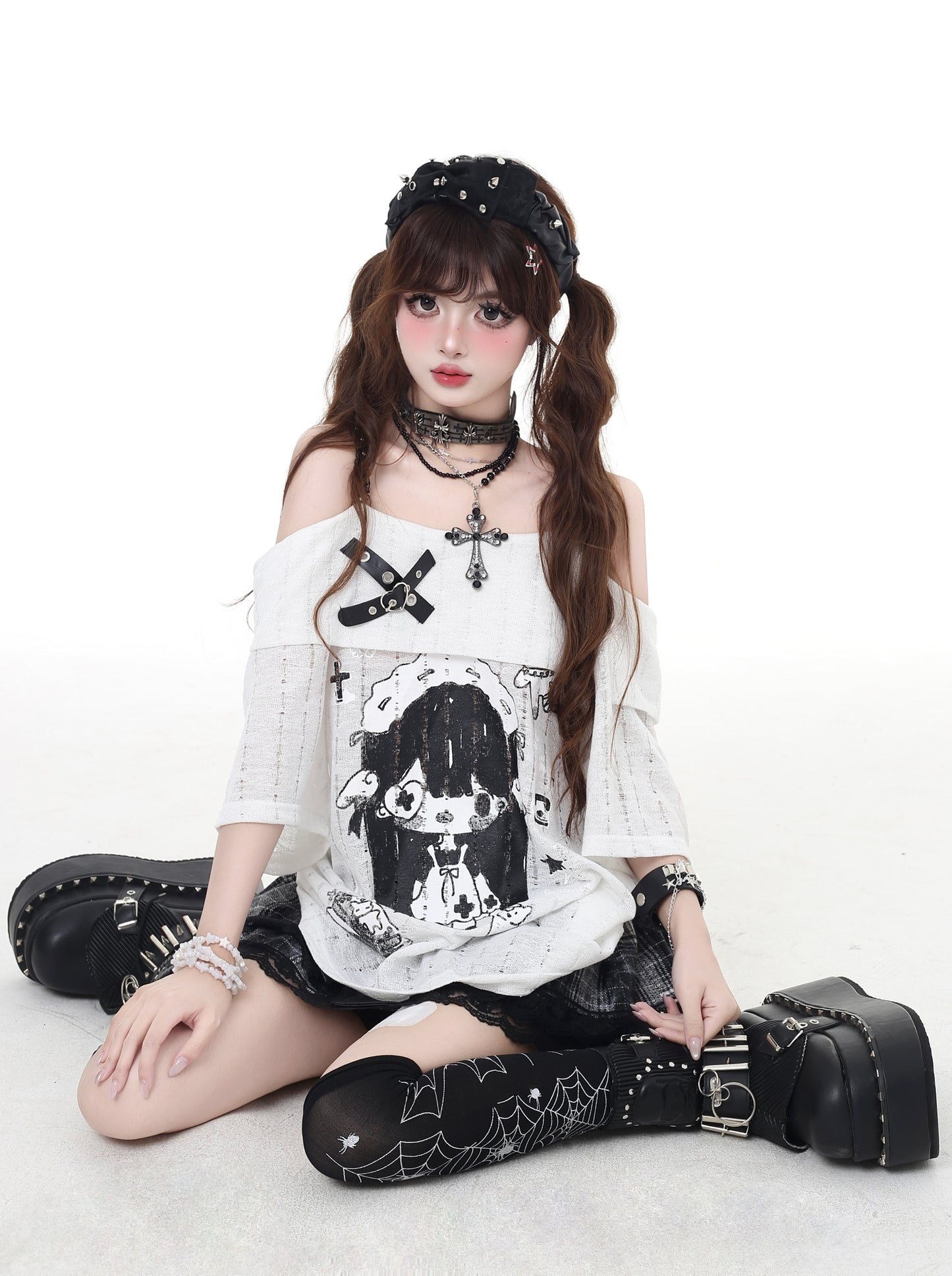 アニメガール×肩見せデザイン♡ふんわりオフショルTシャツ