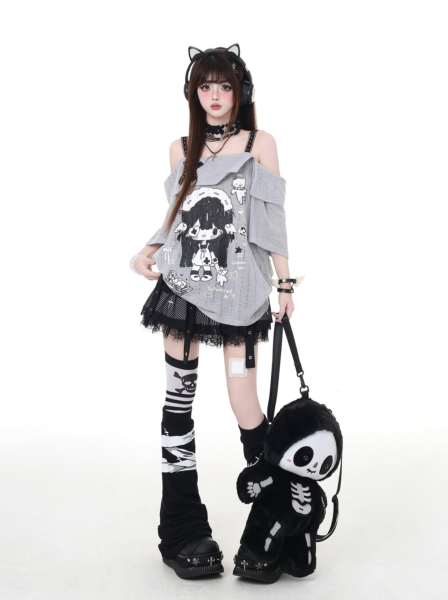 アニメガール×肩見せデザイン♡ふんわりオフショルTシャツ