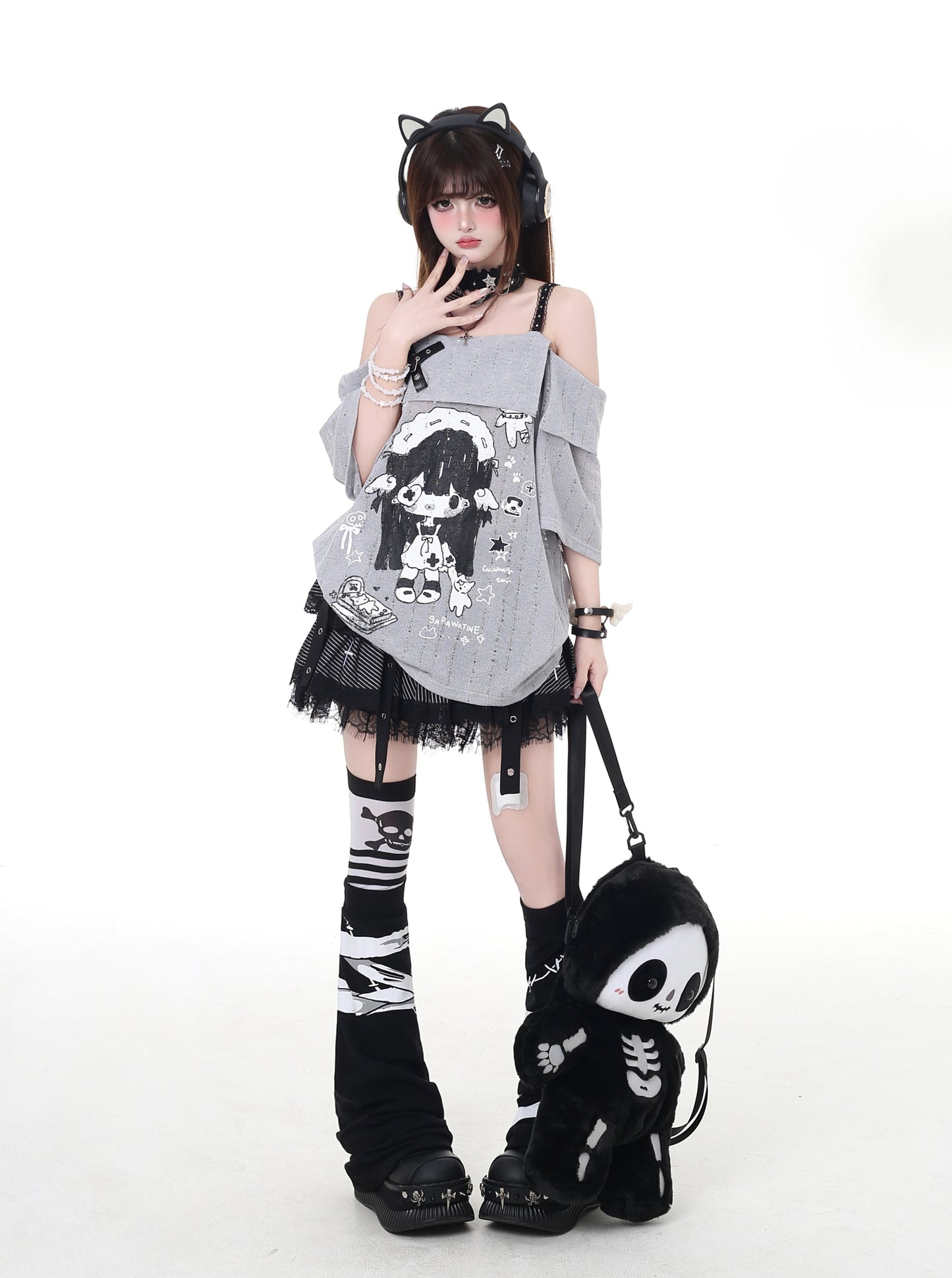 アニメガール×肩見せデザイン♡ふんわりオフショルTシャツ