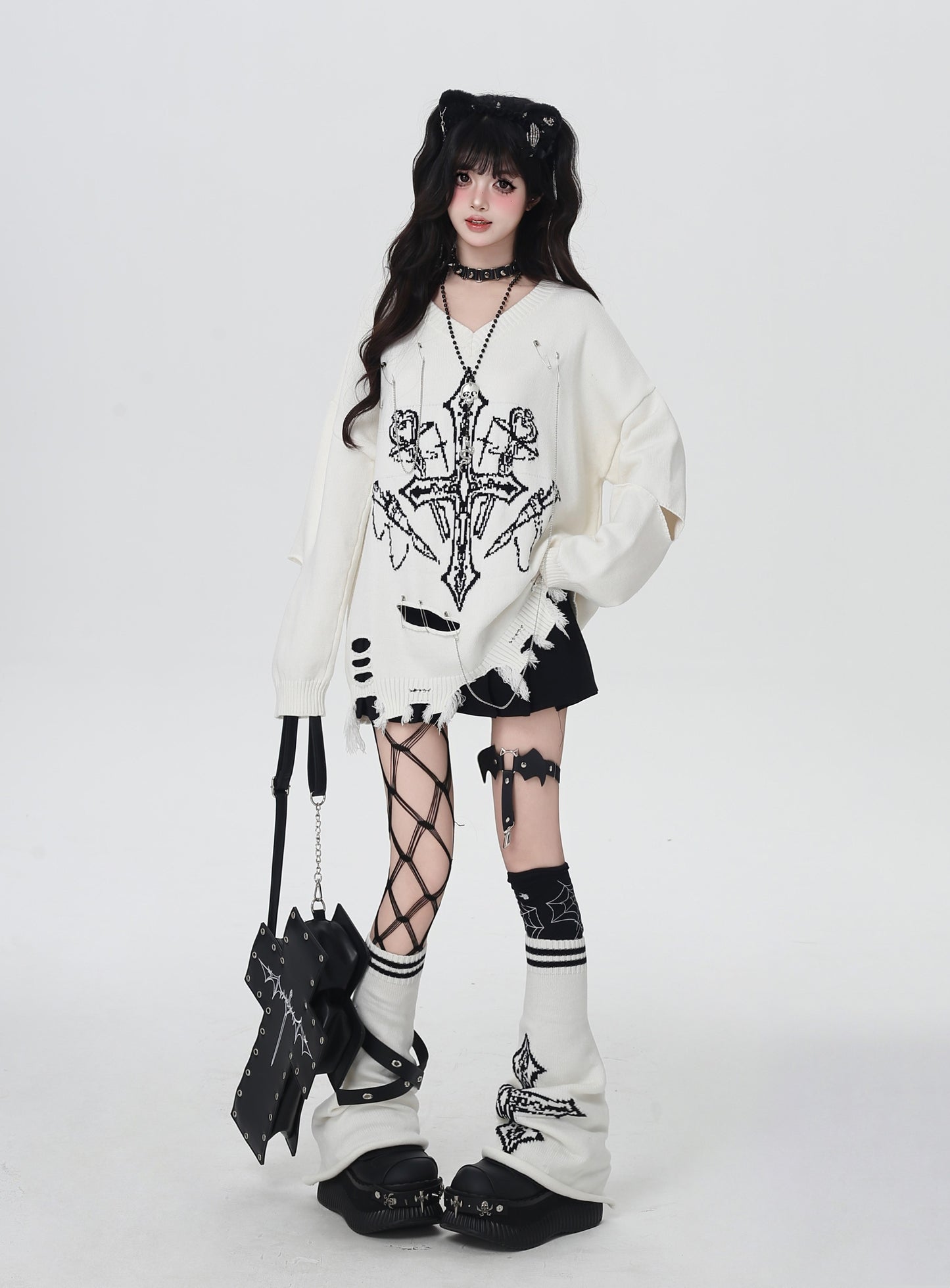 ゴシック破れチェーンVネックニット