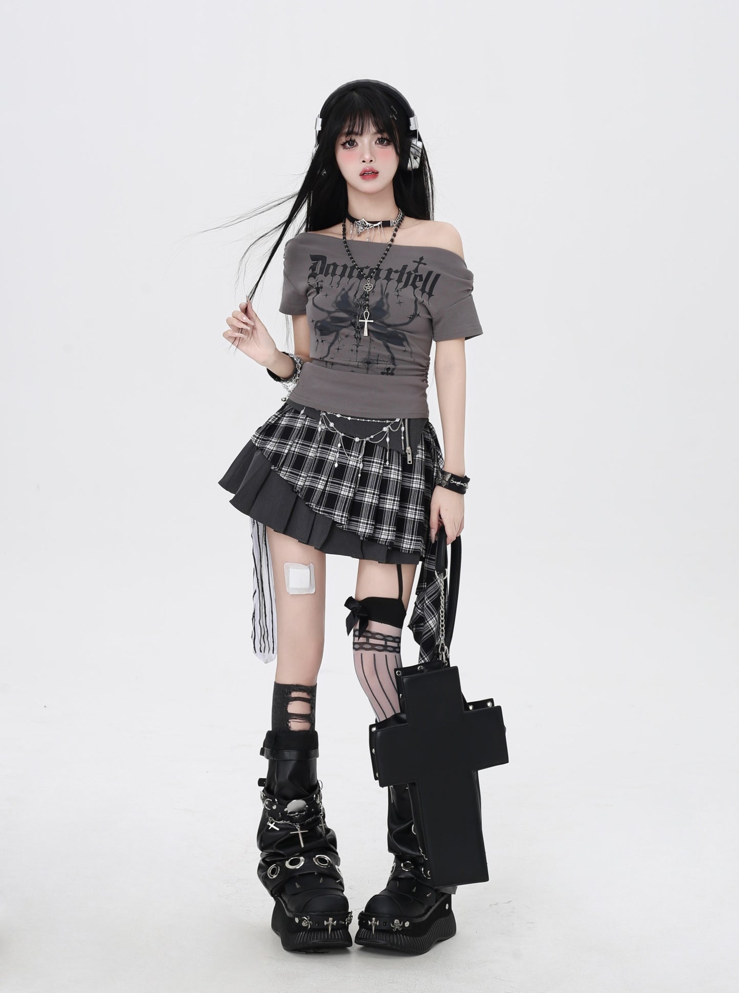 オフショル蝶プリントタイトTシャツ