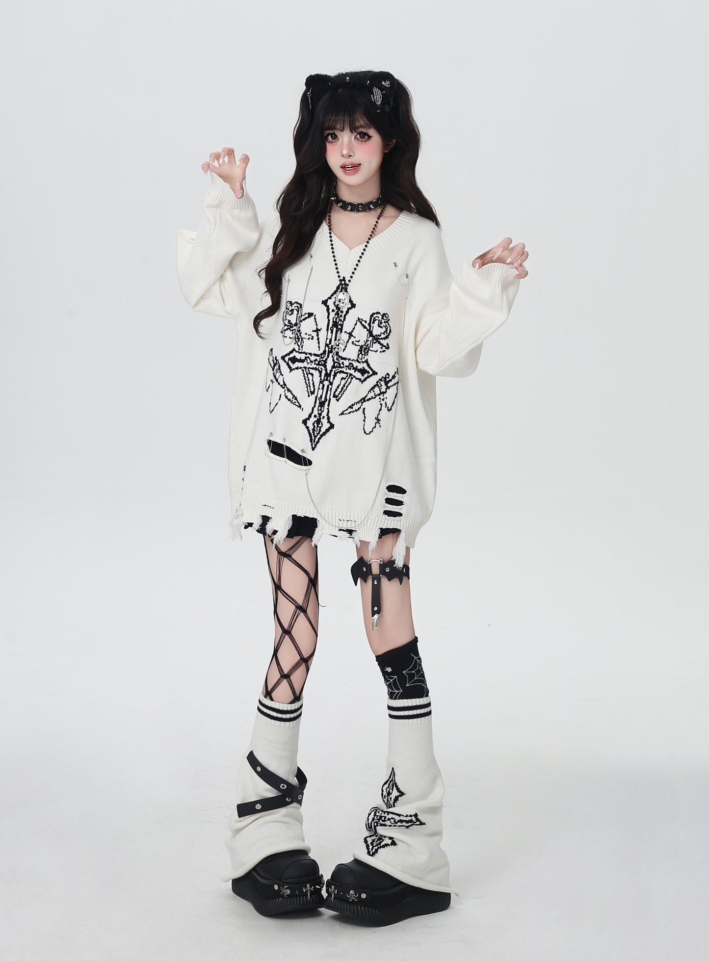 ゴシック破れチェーンVネックニット