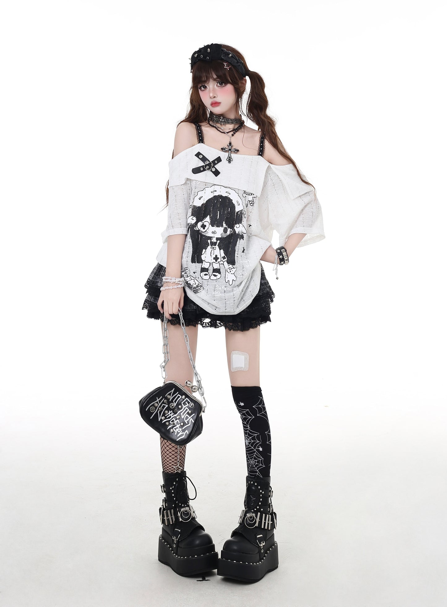 アニメガール×肩見せデザイン♡ふんわりオフショルTシャツ