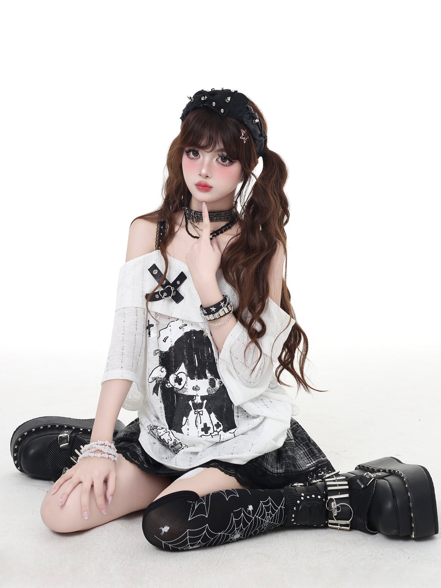 アニメガール×肩見せデザイン♡ふんわりオフショルTシャツ