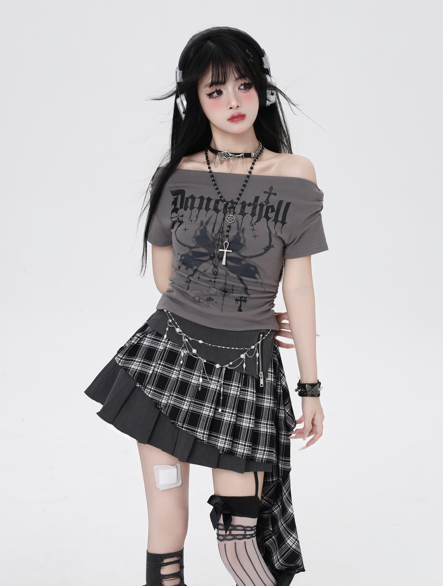 オフショル蝶プリントタイトTシャツ