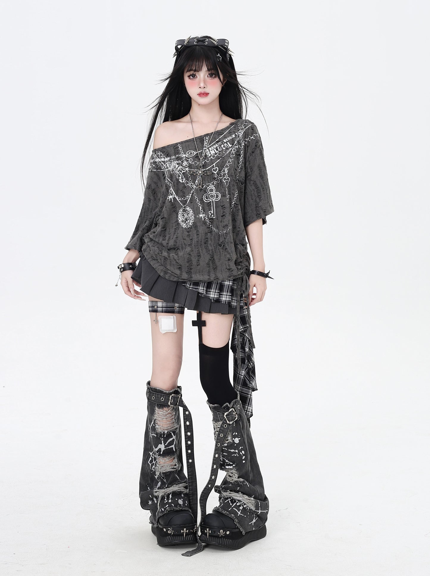 甘辛廃墟風破れ肩出しミドル丈ゆるTシャツ
