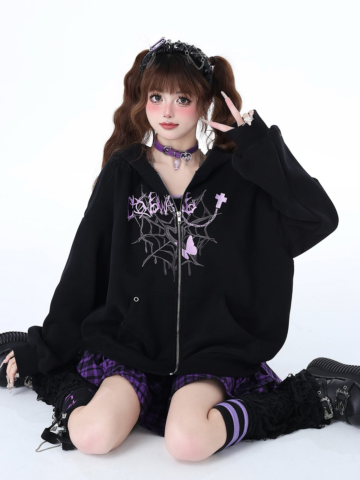 ゆったりフードつきパーカー、スパイダーウェブと蝶のデザイン