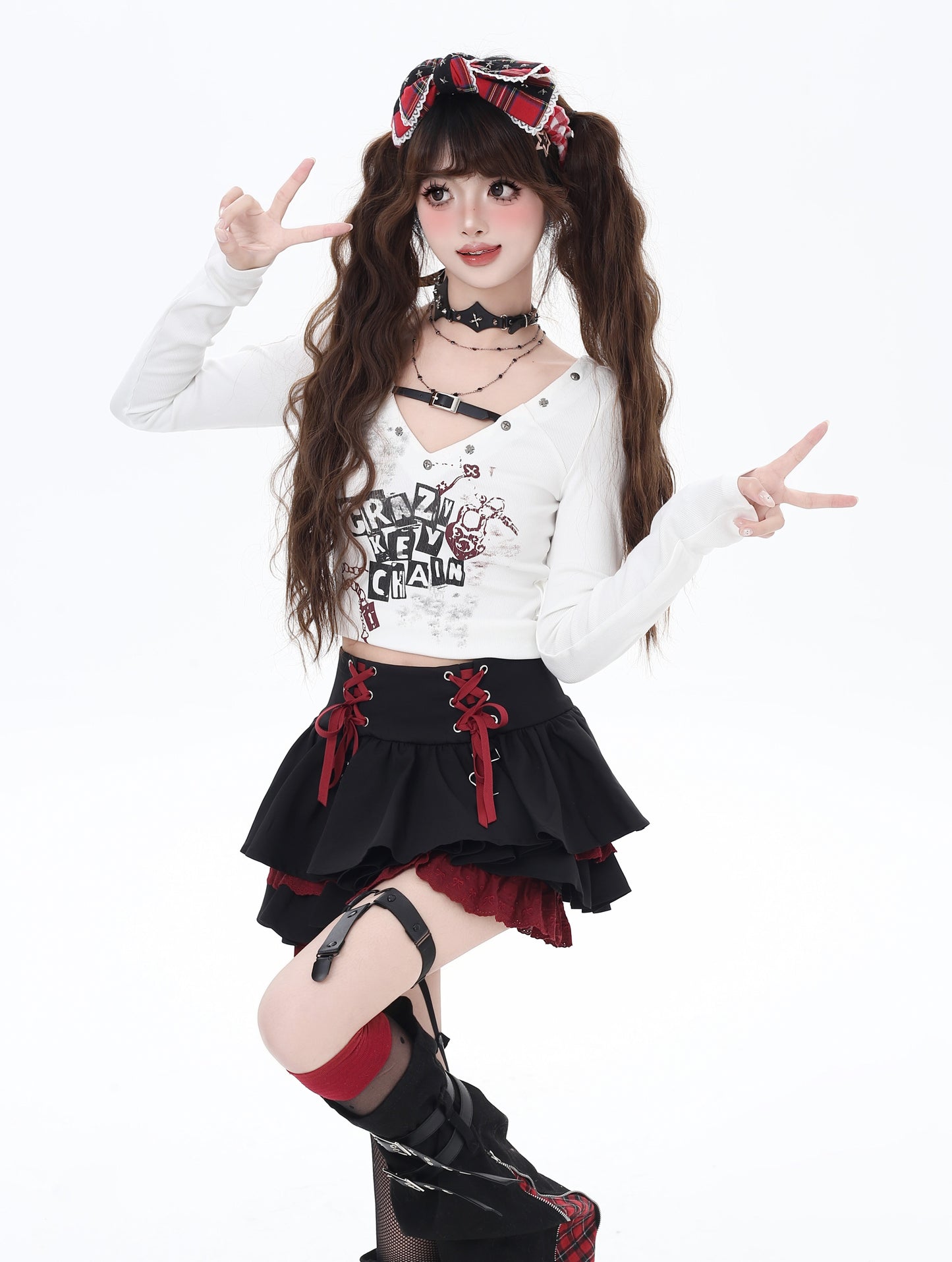 レザーアクセントVネックプリントTシャ