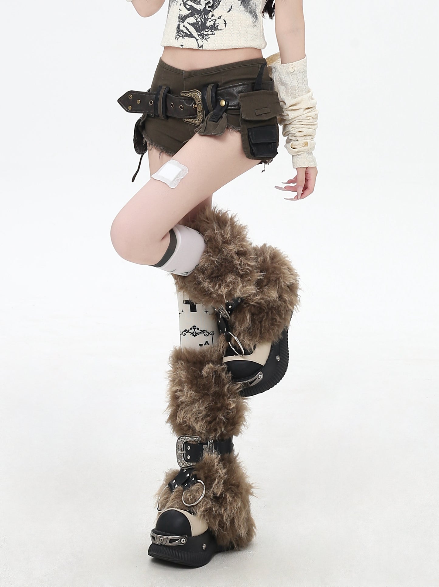 ローライズ✖フリンジベルト付きデニムショーパン