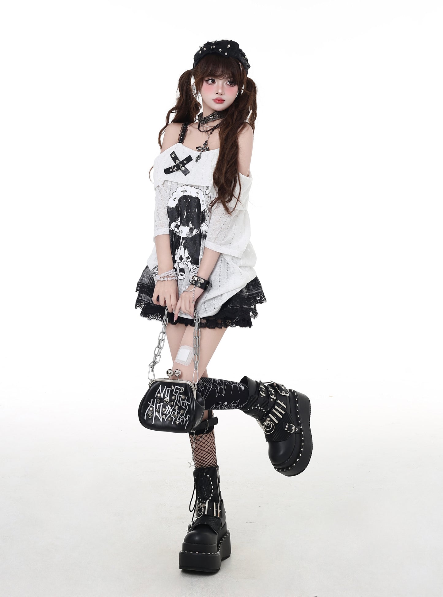 アニメガール×肩見せデザイン♡ふんわりオフショルTシャツ