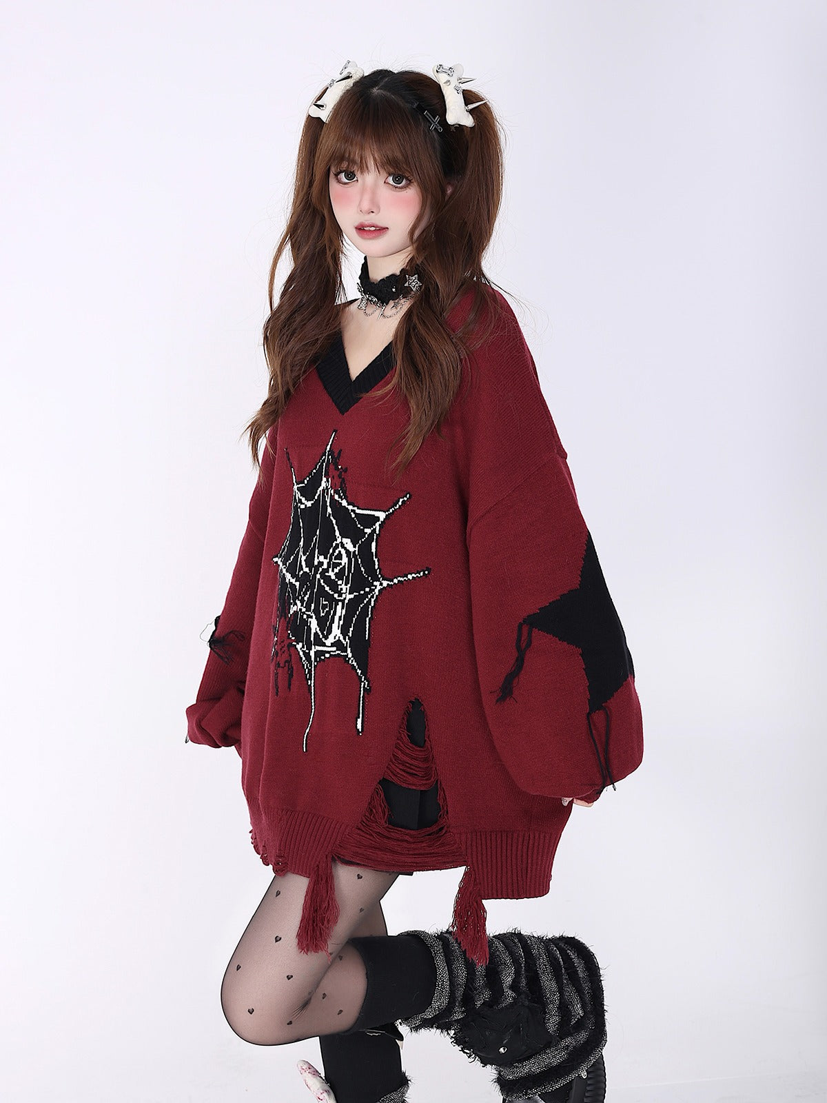 クモの巣と星柄ニットセーター