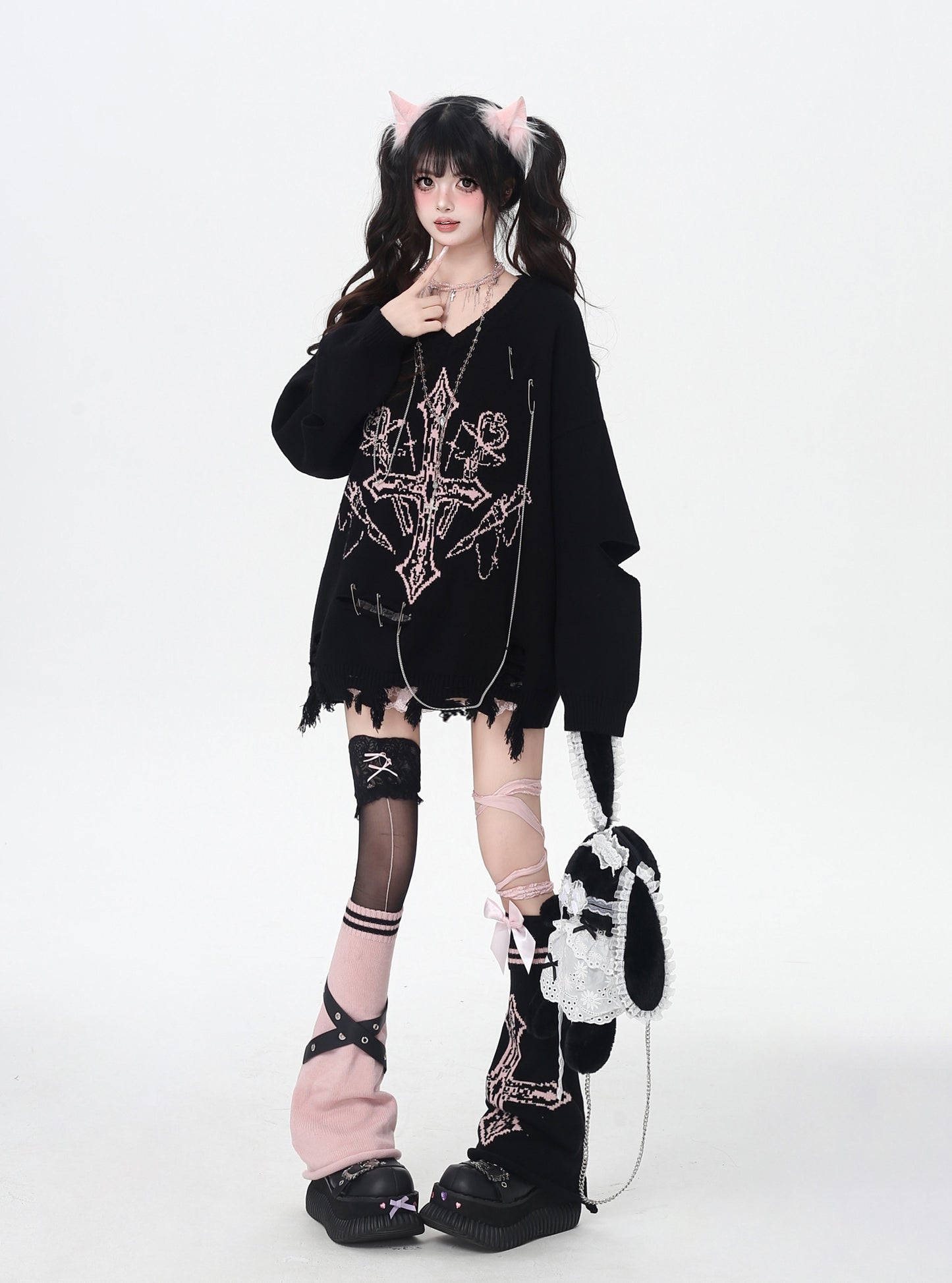 ゴシック破れチェーンVネックニット