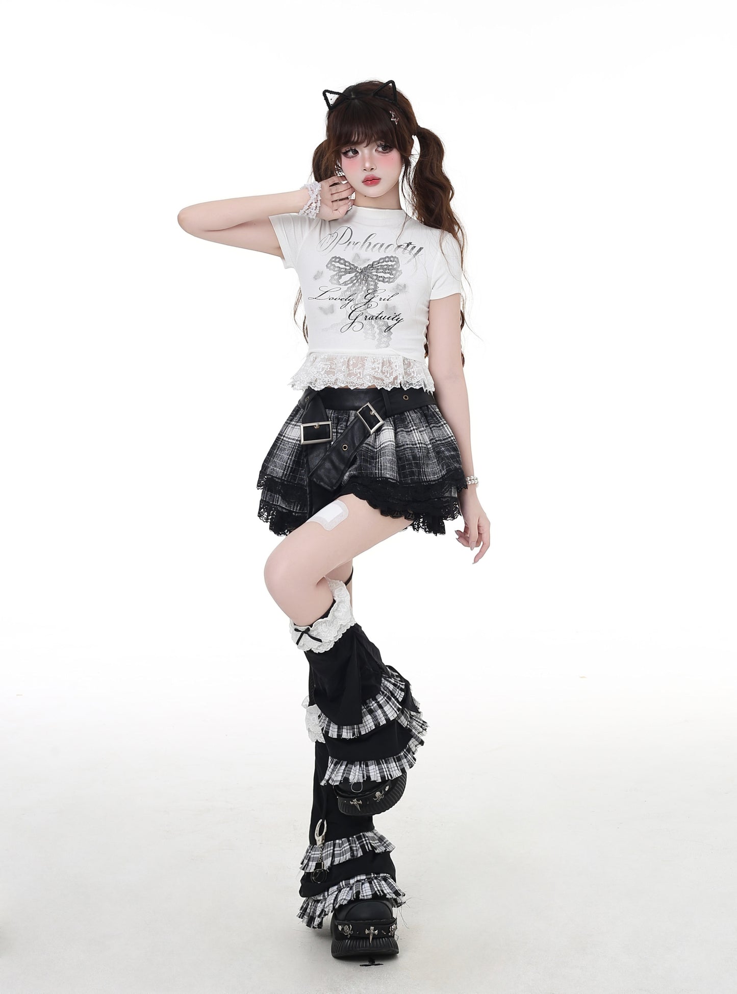 セクシーなレースで魅せる♡ フィット感抜群ショートTシャツ