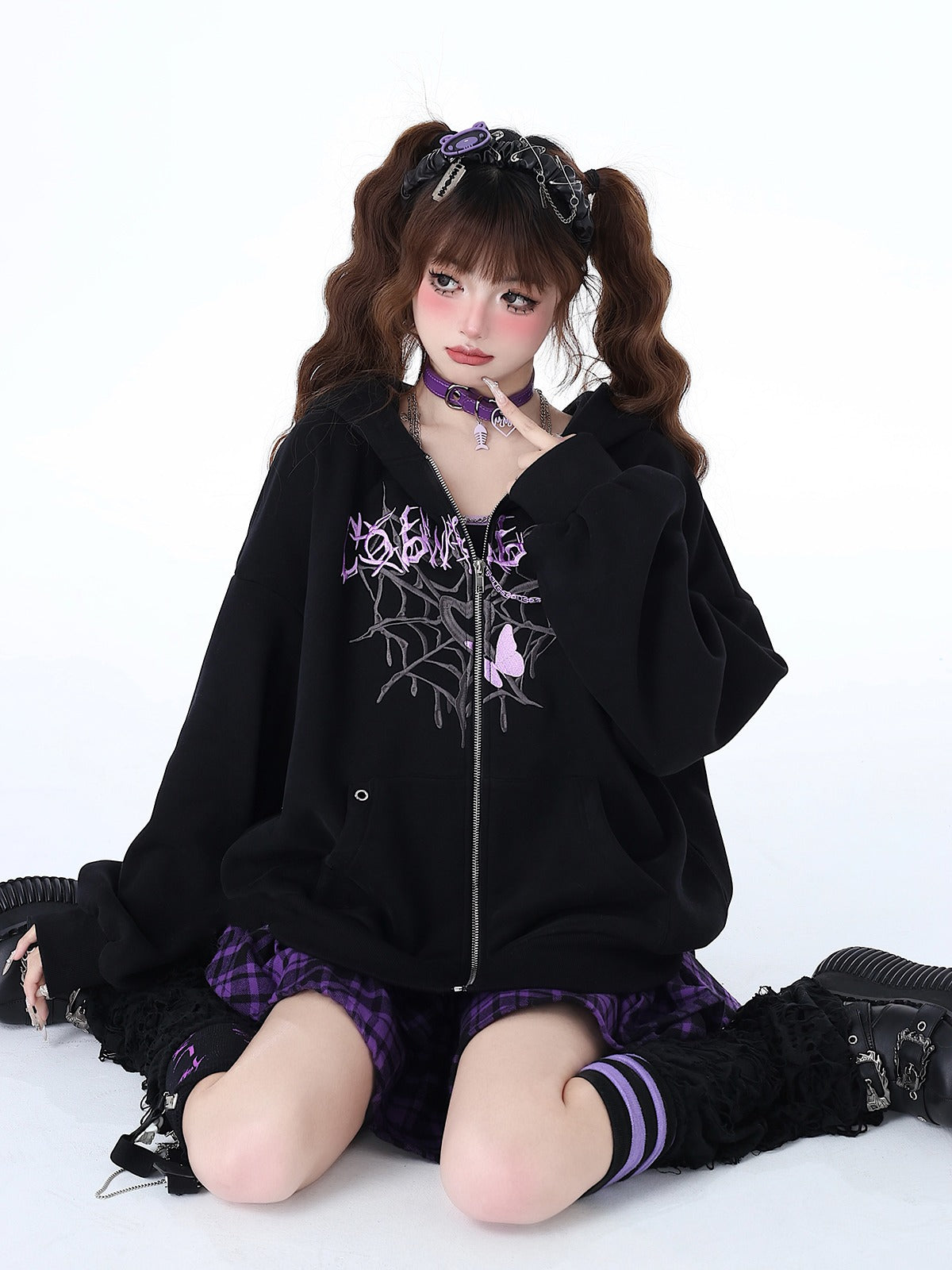 ゆったりフードつきパーカー、スパイダーウェブと蝶のデザイン