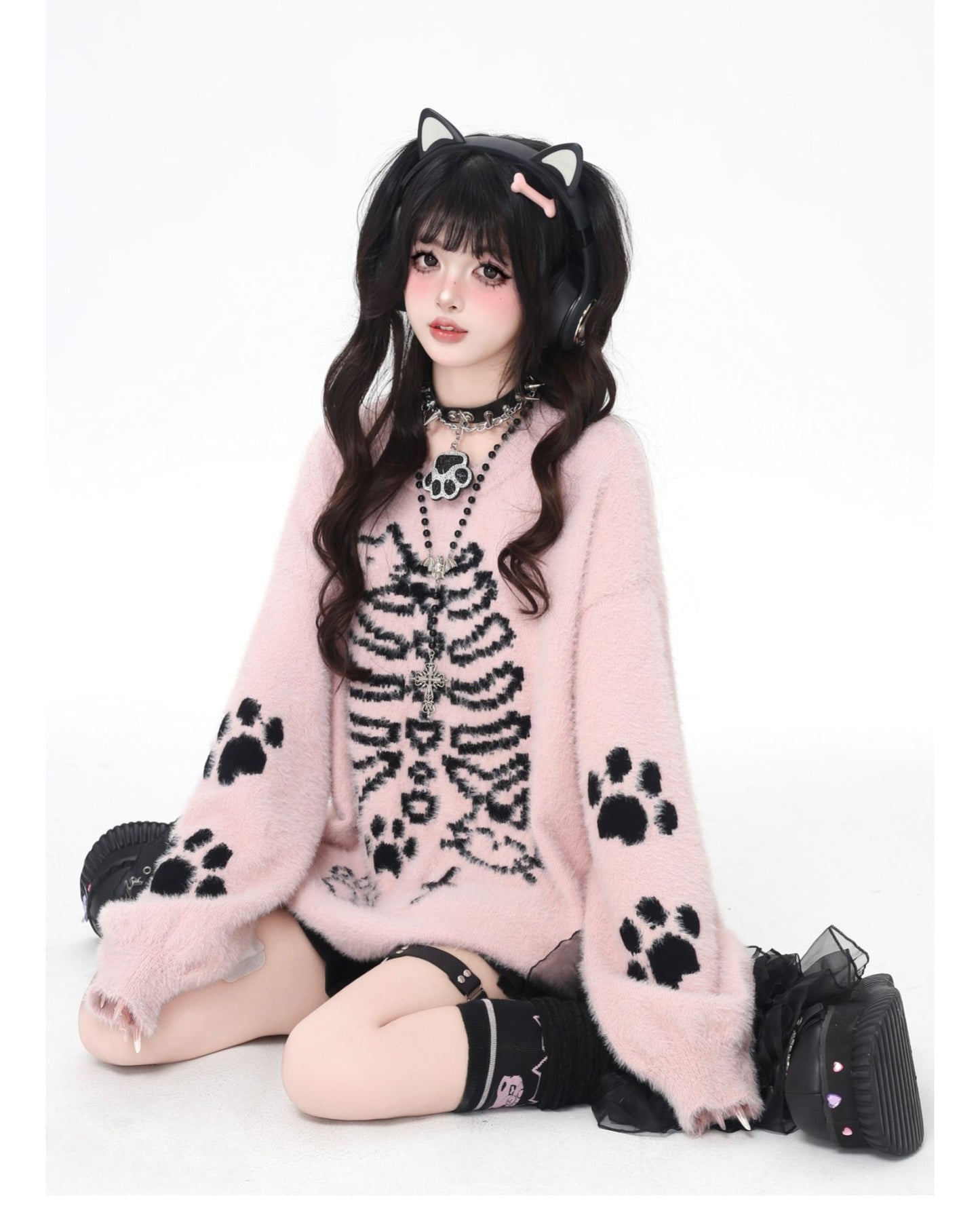 ふわふわネコモチーフ丸首ゆるニット 秋冬ガーリー