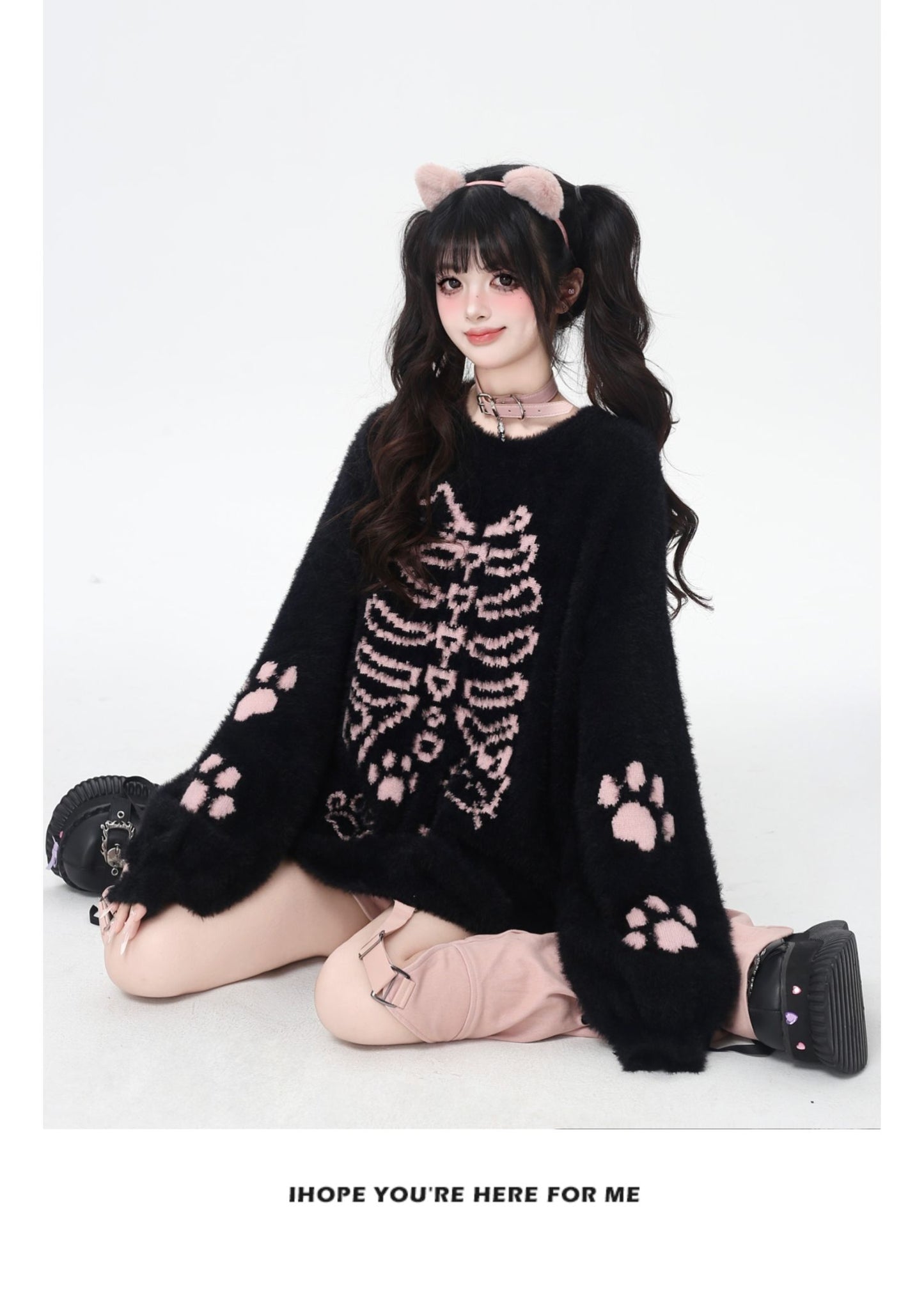 ふわふわネコモチーフ丸首ゆるニット 秋冬ガーリー