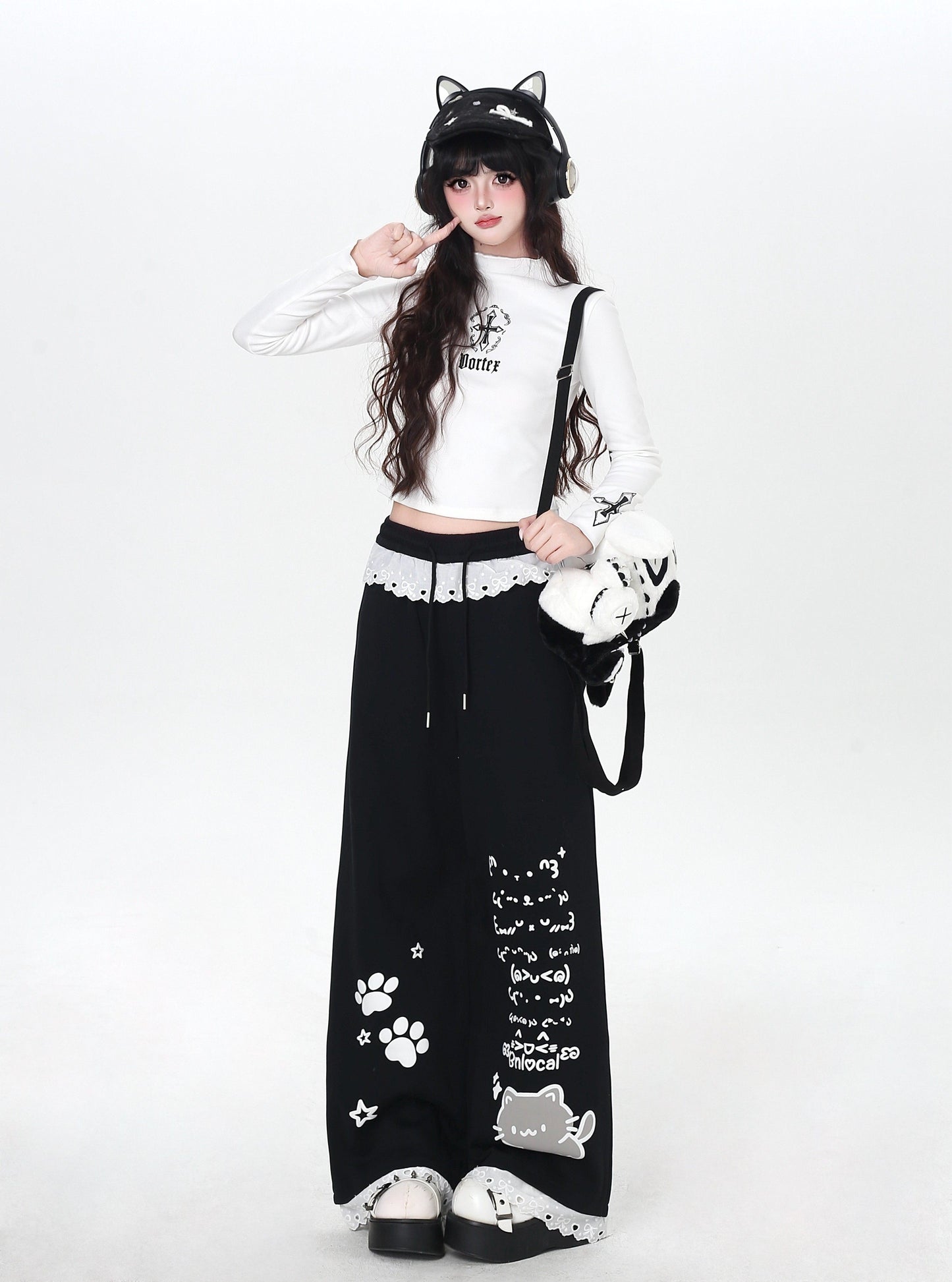 ねこイラスト レース付き ゆるストレートパンツ