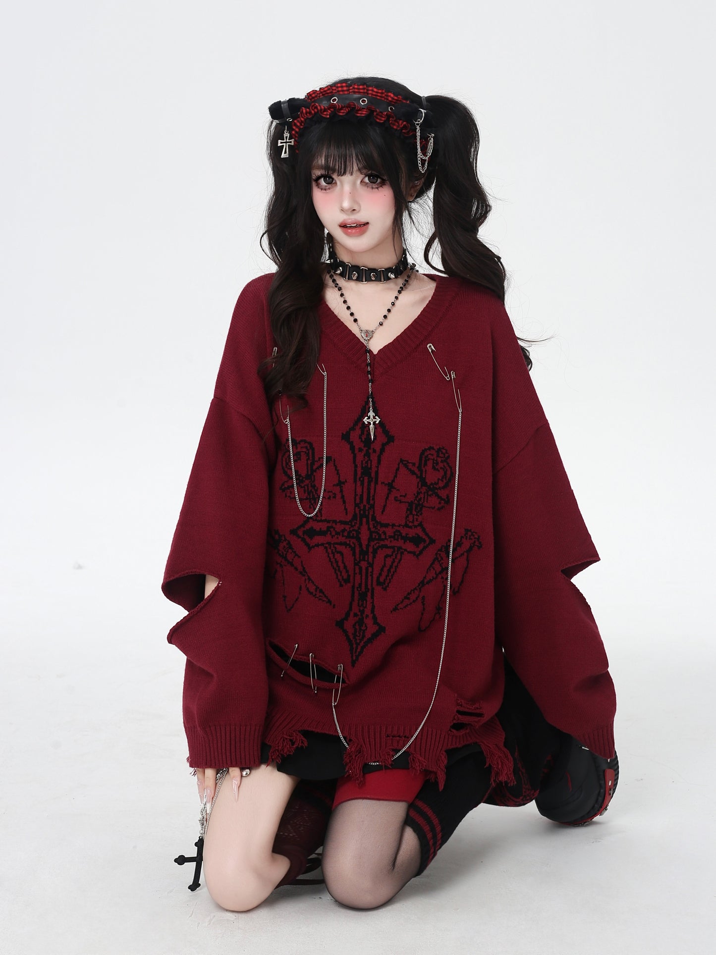 ゴシック破れチェーンVネックニット