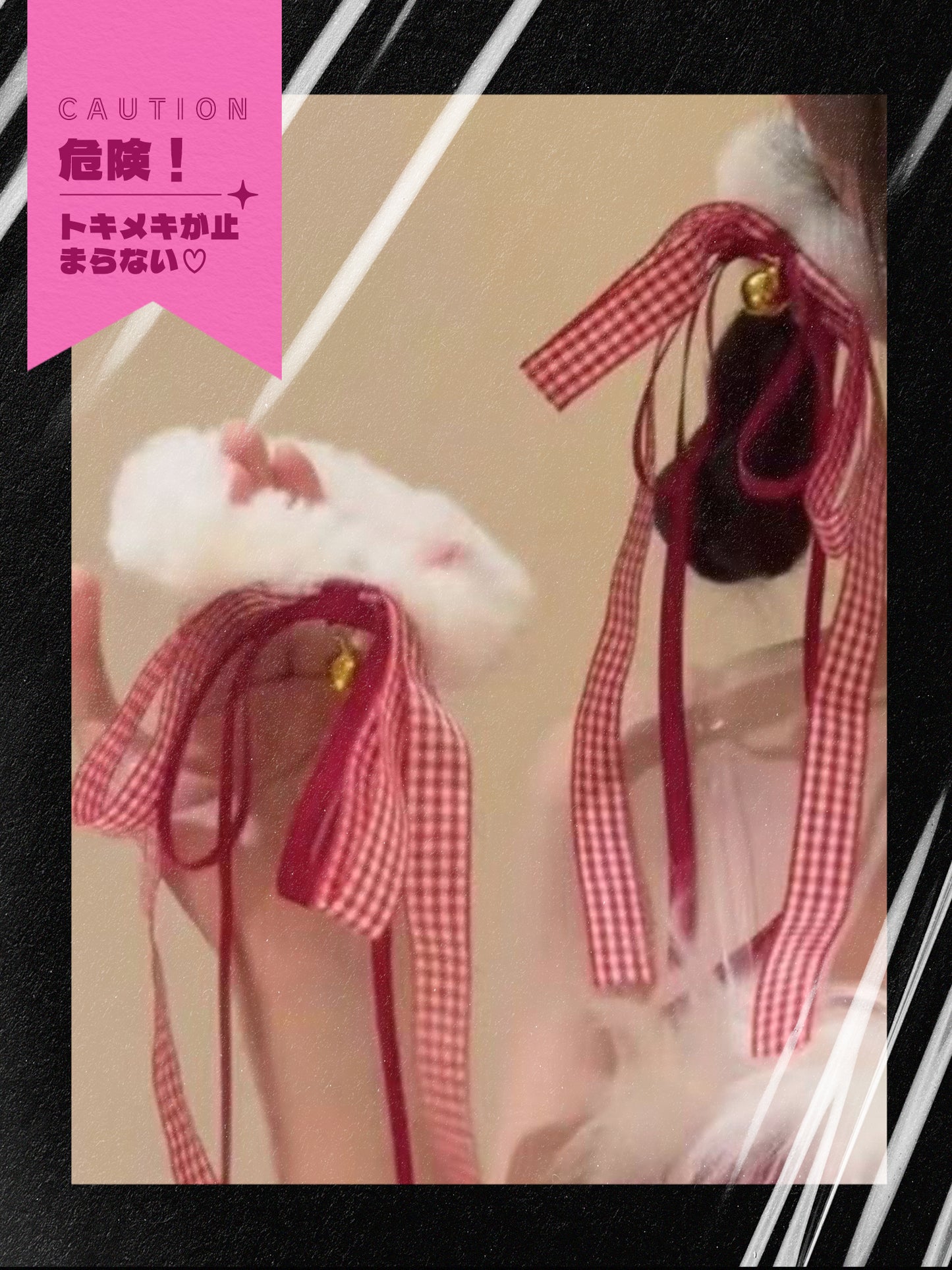 チェック柄リボンとベル付きホワイトモコモコシュシュ(2個入)