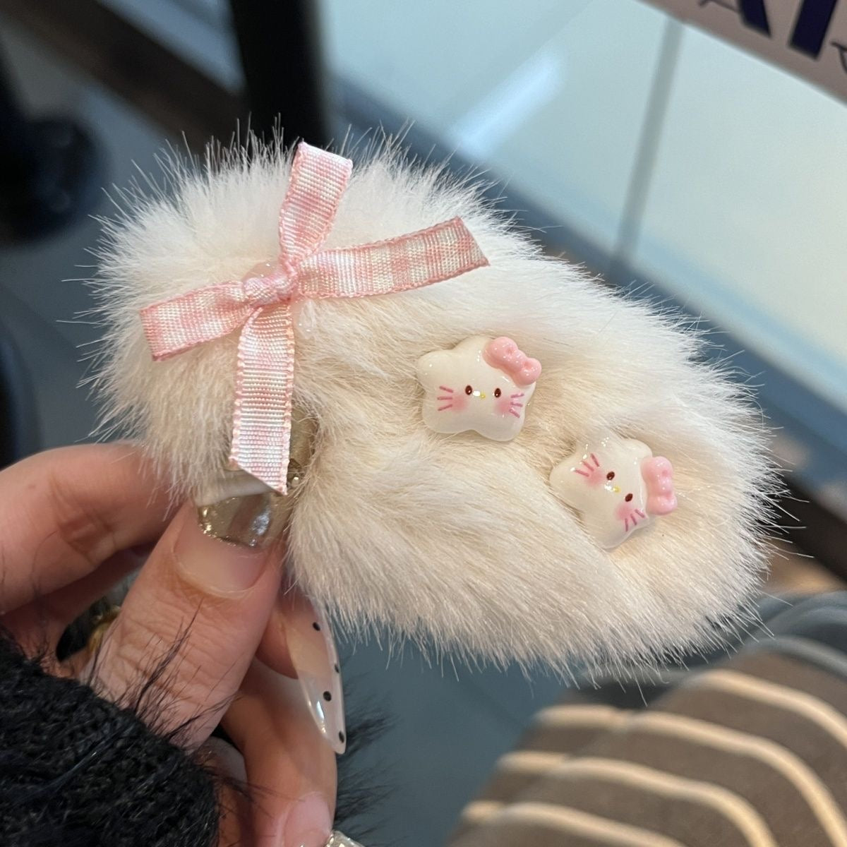 星型ネコのふわふわホワイトヘアクリップ