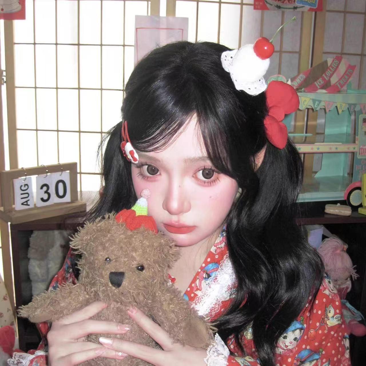🍓ストロベリーケーキ風🎀レッドリボン付きファーボールヘアクリップ