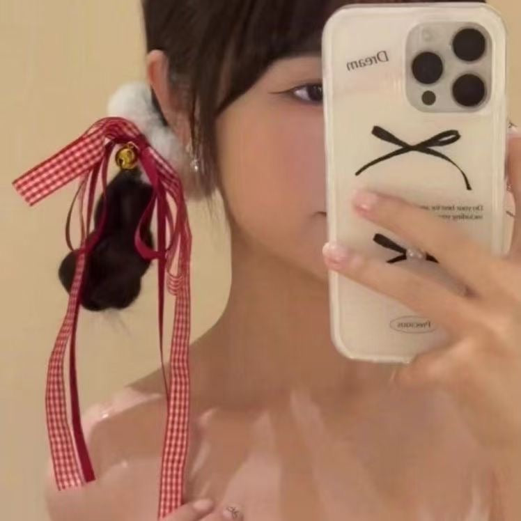 チェック柄リボンとベル付きホワイトモコモコシュシュ(2個入)