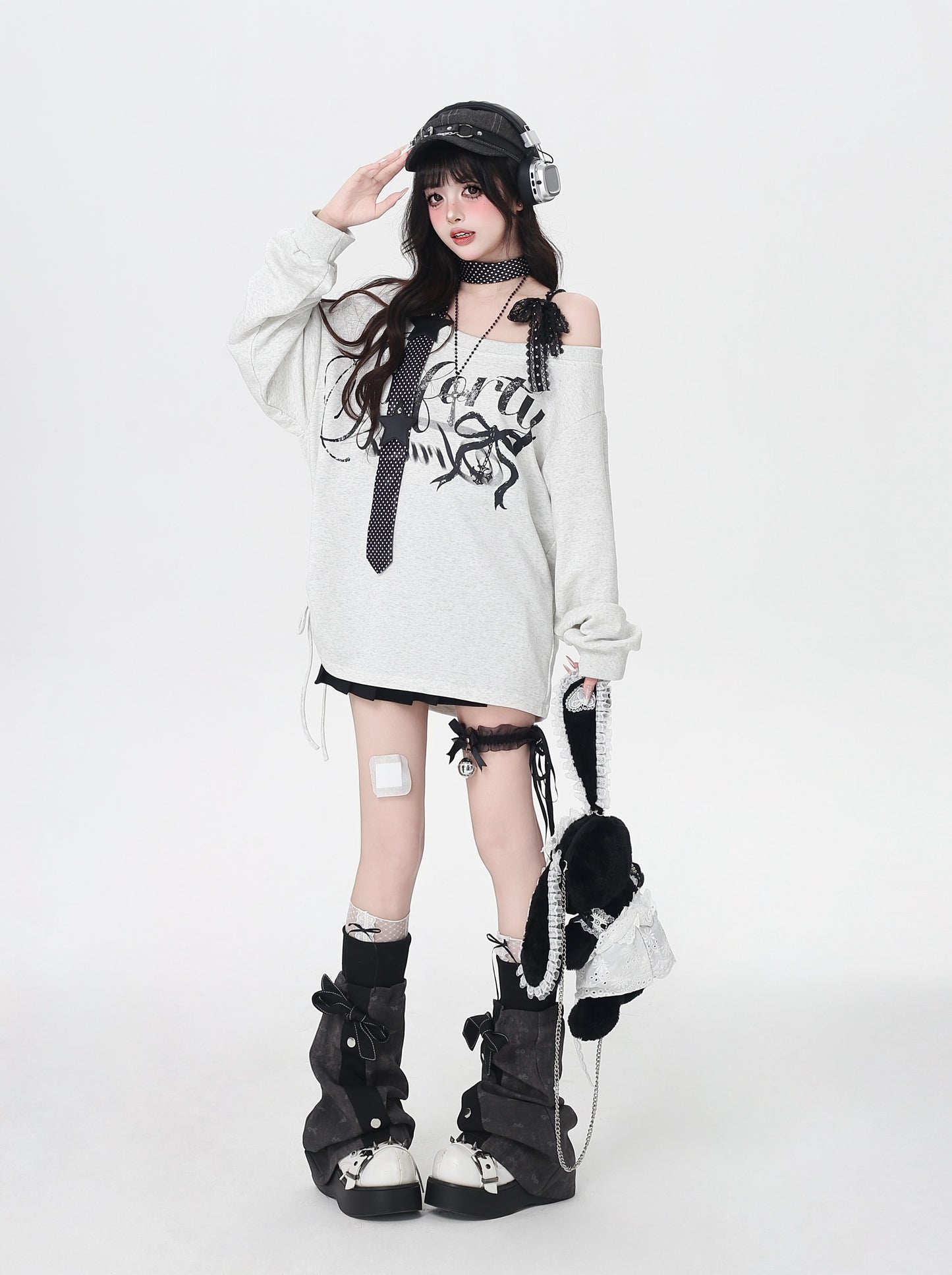 ロゴ×斜めオフショル ゆるスウェット