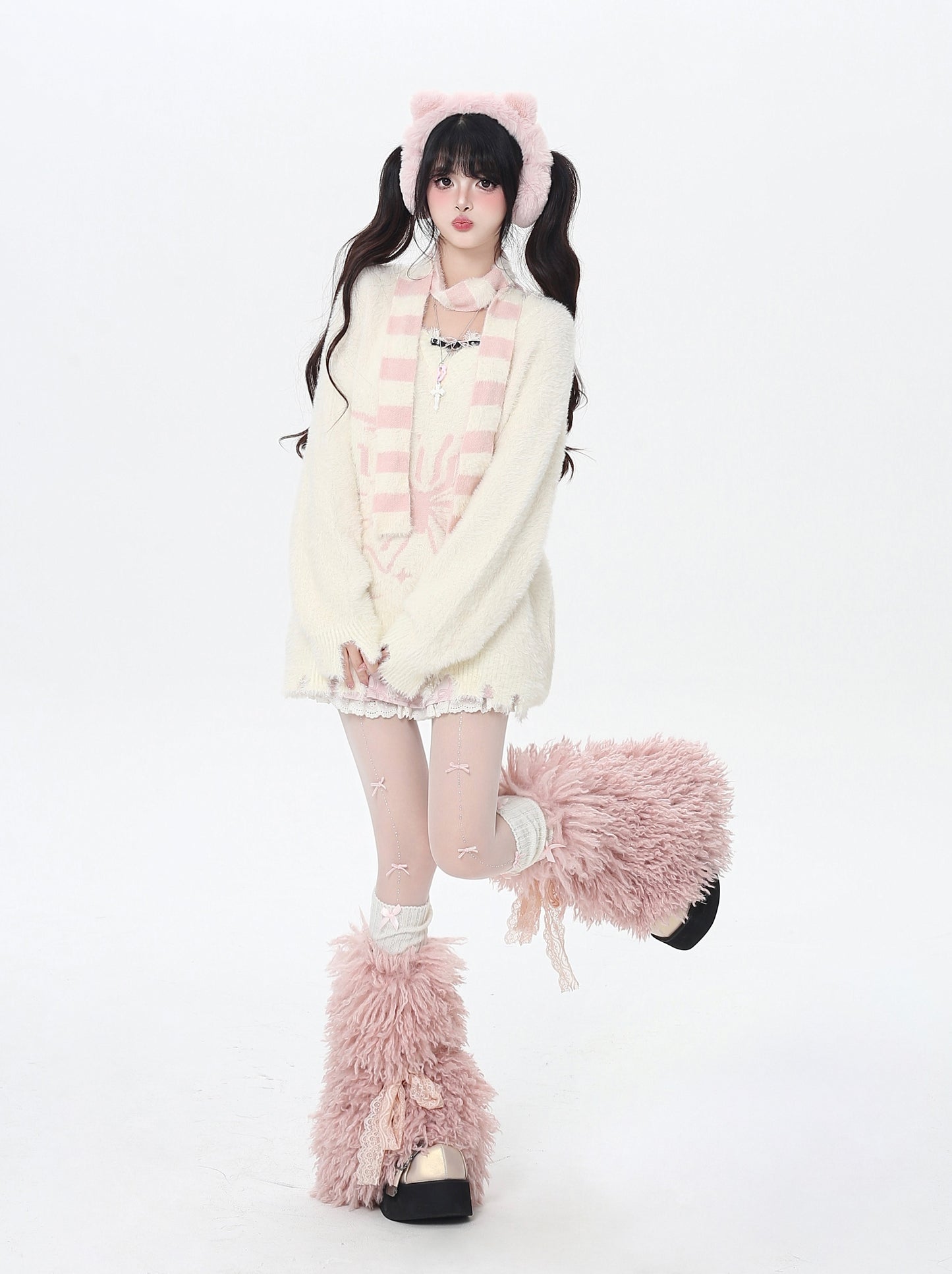 Vネック蝶モチーフふわもこニット＋マフラー