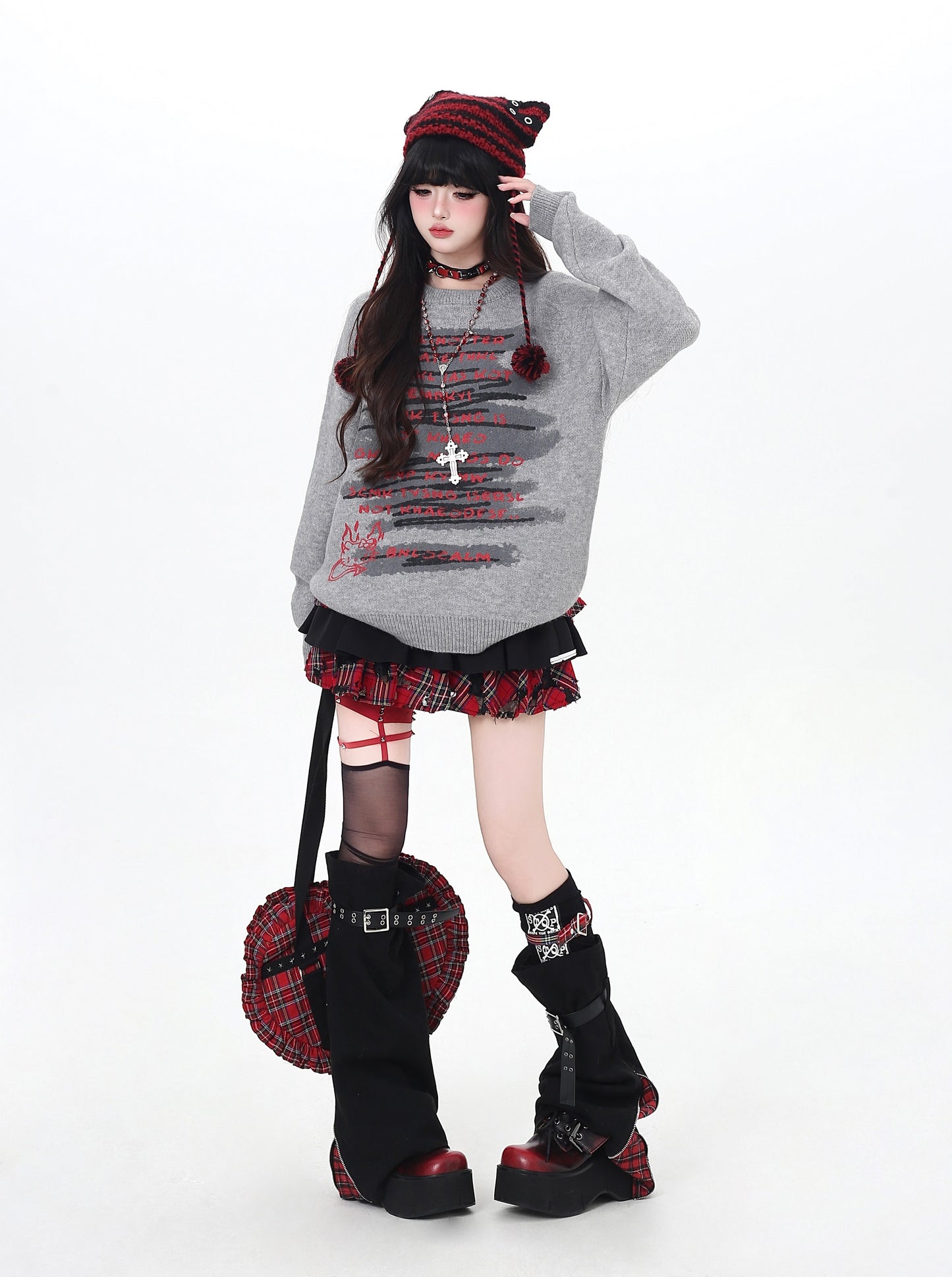 ゴシック猫ニット｜黒×グレーのゆる甘クールコーデ