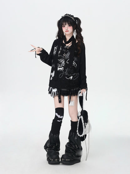 Vネック×レザー風バックル キラキラダメージロンT