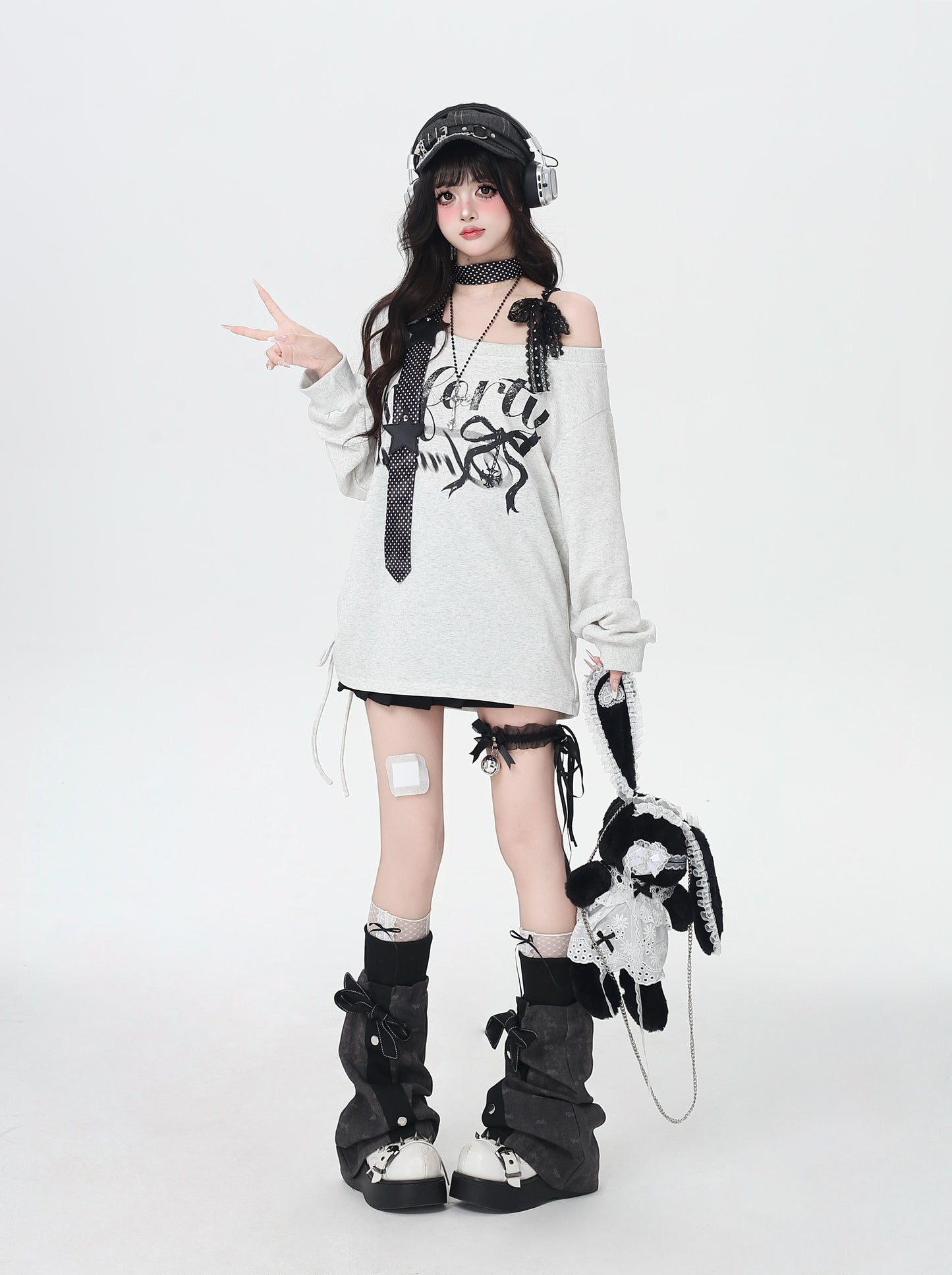 ロゴ×斜めオフショル ゆるスウェット