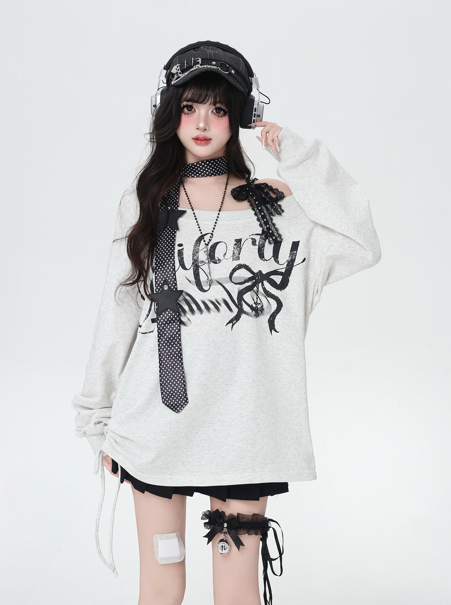 ロゴ×斜めオフショル ゆるスウェット