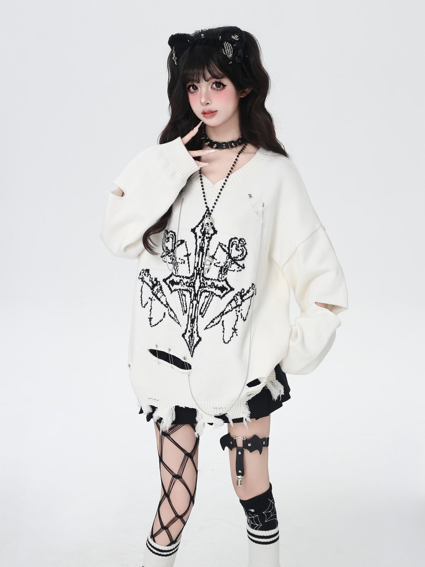 ゴシック破れチェーンVネックニット