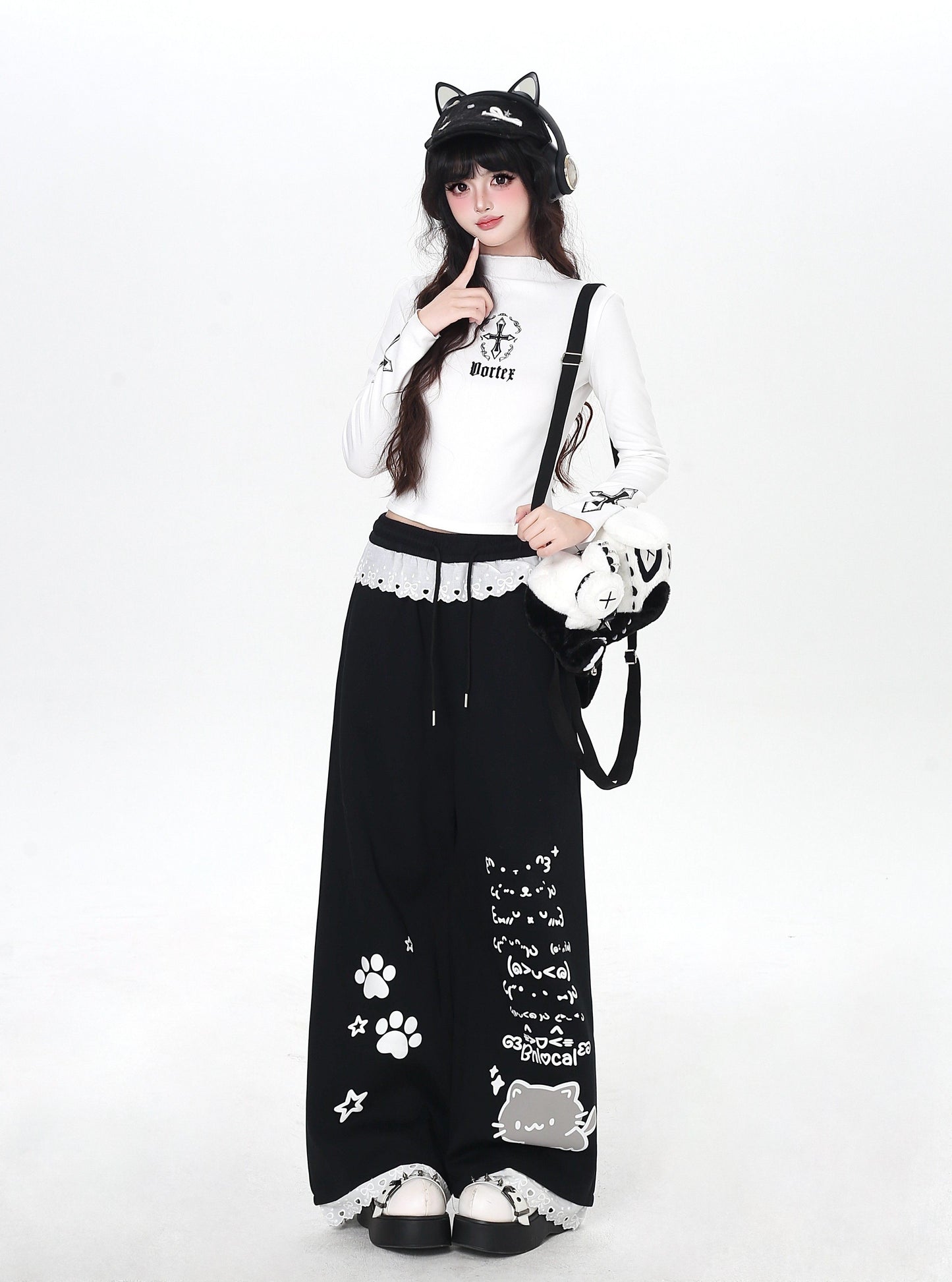 ねこイラスト レース付き ゆるストレートパンツ