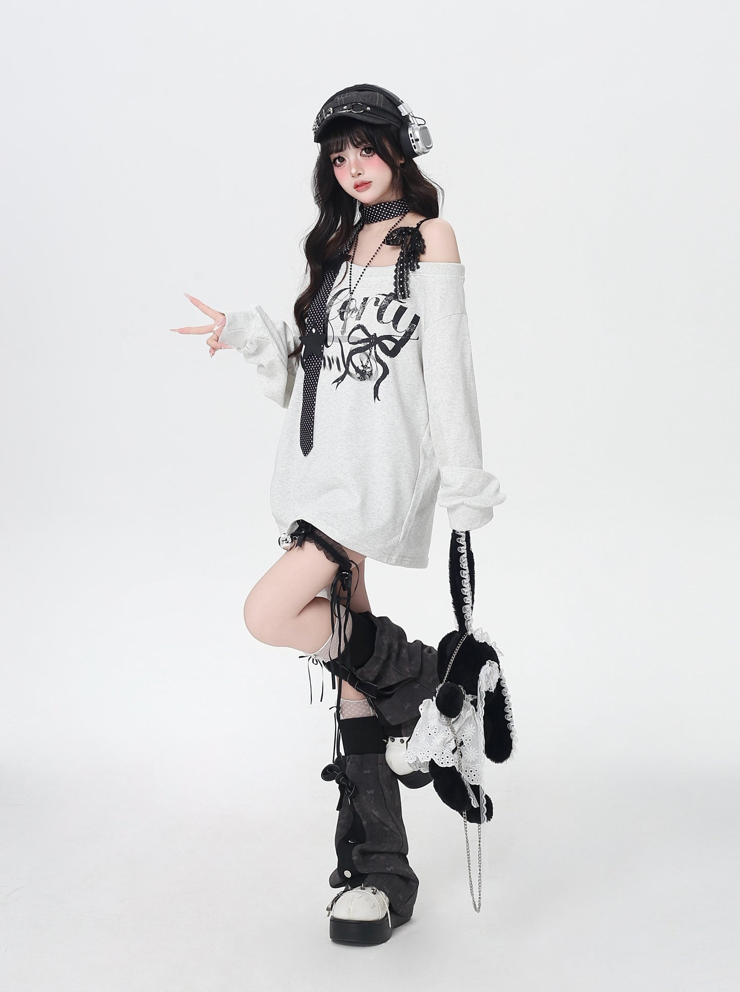 ロゴ×斜めオフショル ゆるスウェット