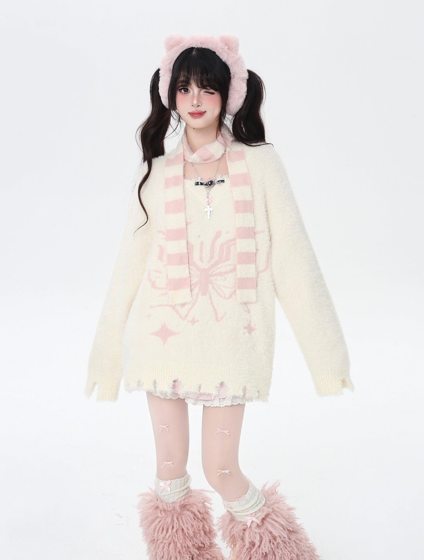 Vネック蝶モチーフふわもこニット＋マフラー