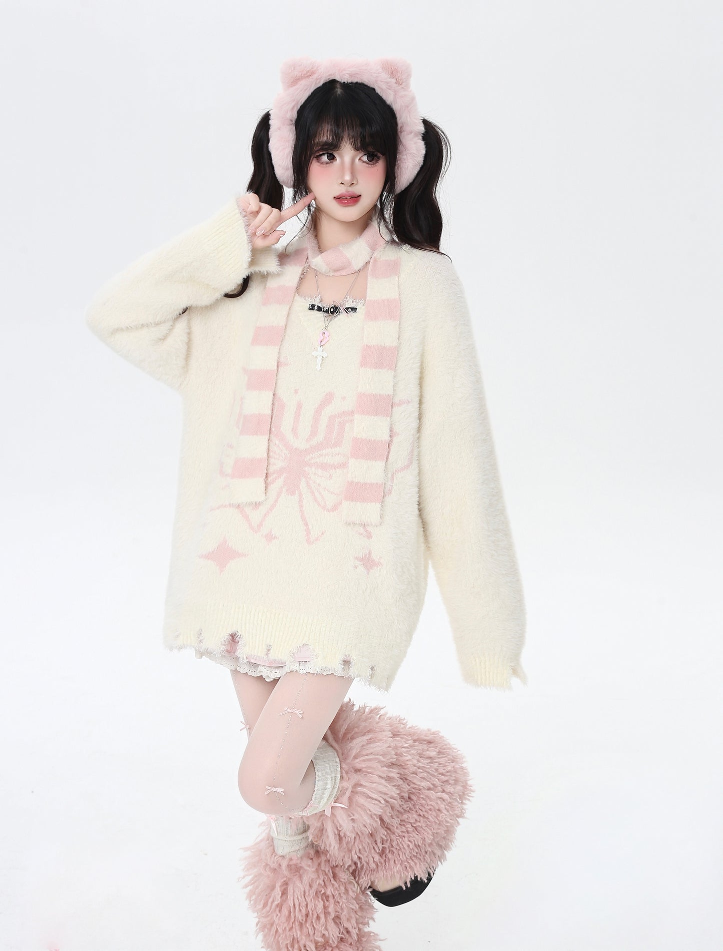 Vネック蝶モチーフふわもこニット＋マフラー